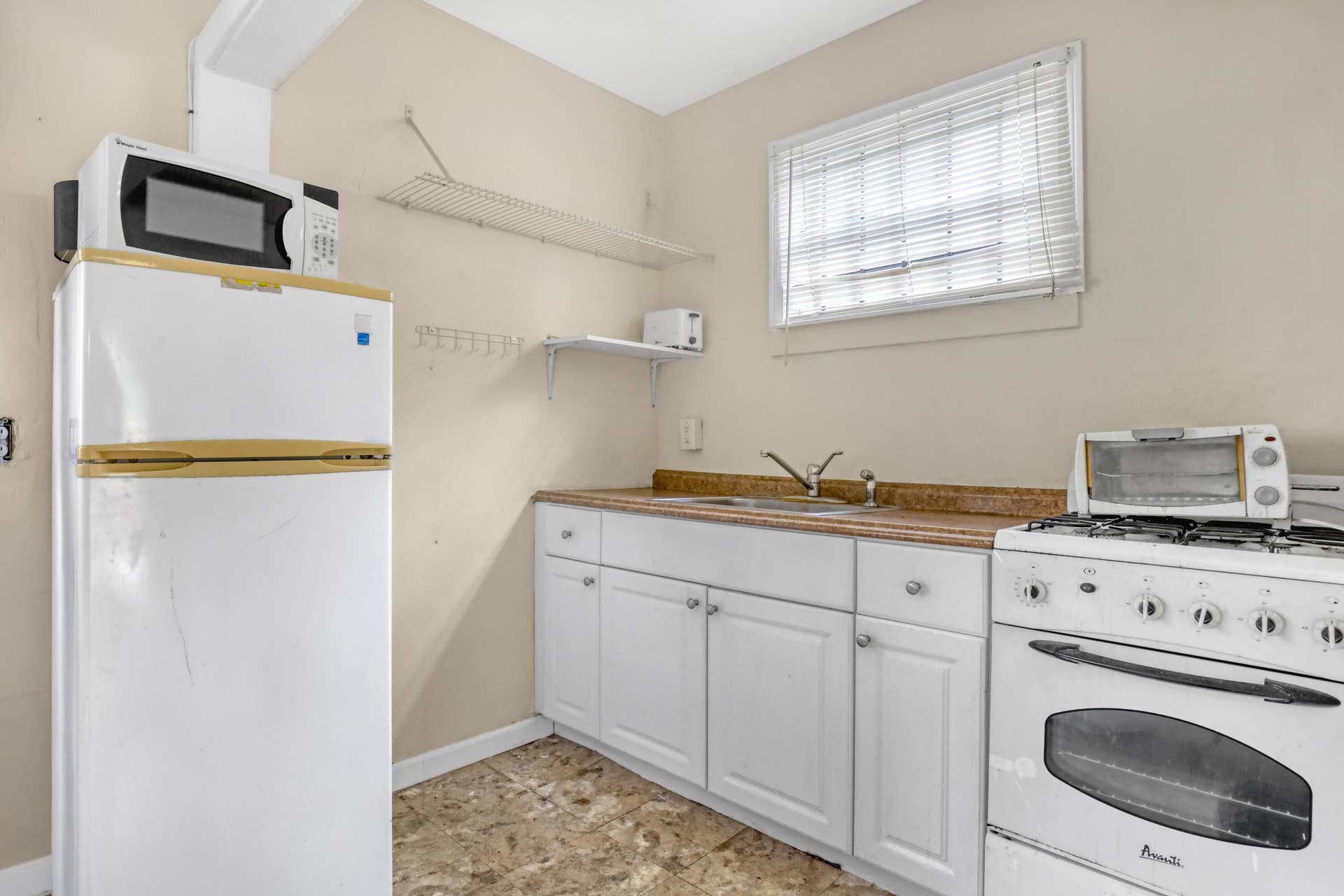 5014 SPRUCE Avenue, West Palm Beach, FL 33407 Efficiency Kitchen