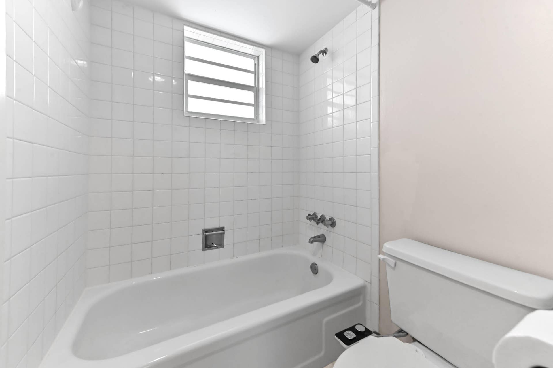 22 bathroom 02