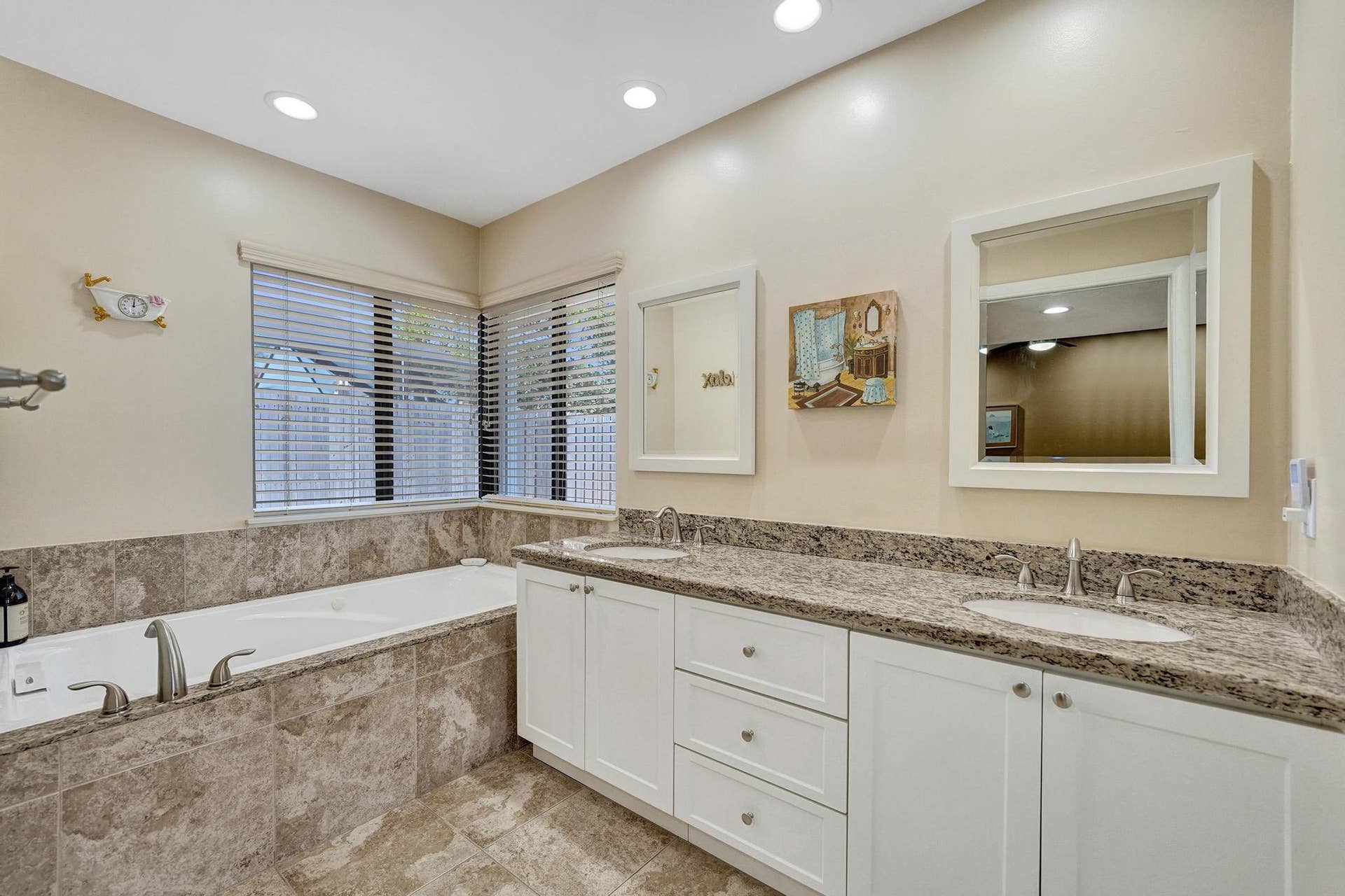 9355 NW 18TH Drive, Plantation, FL 33322 Primary bathroom