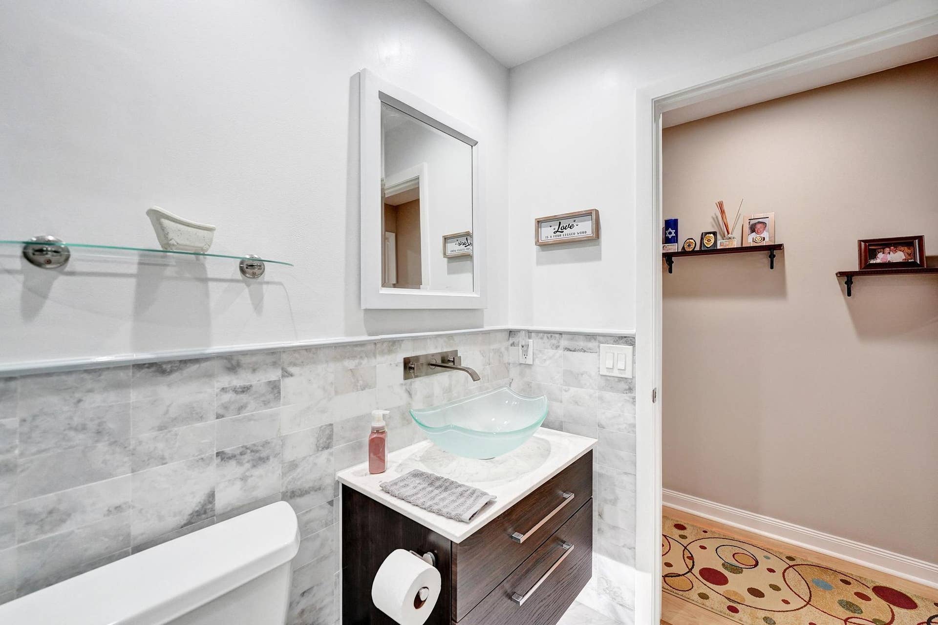 9355 NW 18TH Drive, Plantation, FL 33322 Guest bathroom