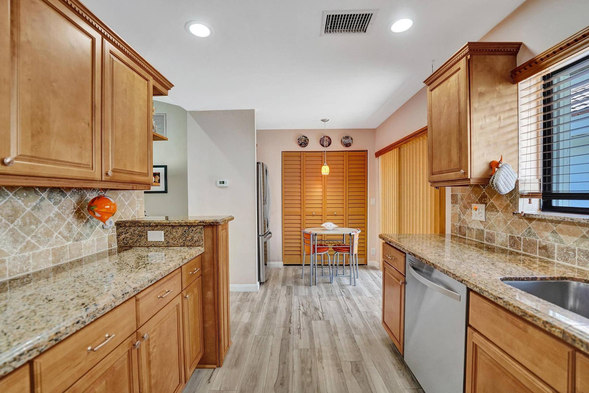 9355 NW 18TH Drive, Plantation, FL 33322 Kitchen