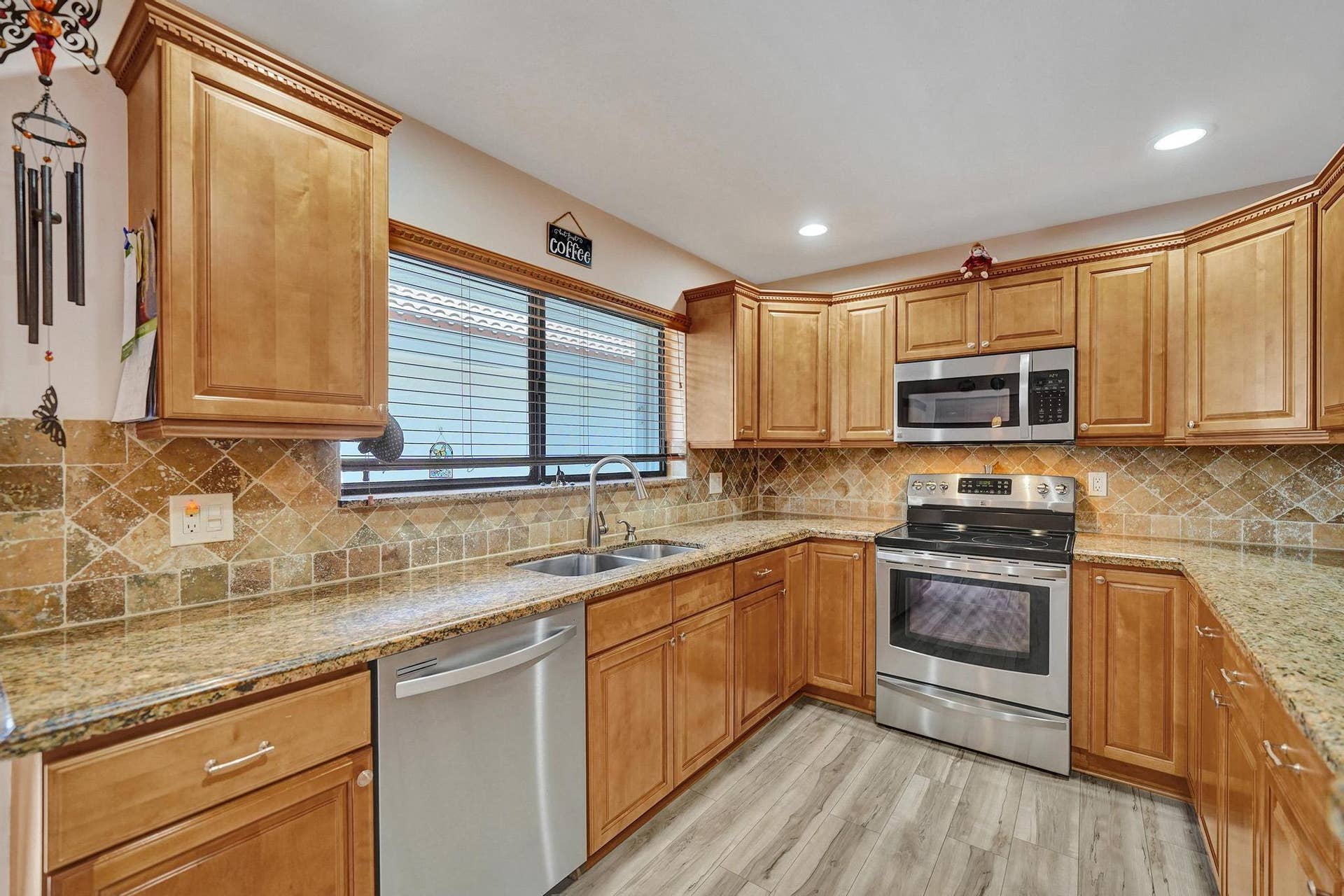 9355 NW 18TH Drive, Plantation, FL 33322 Kitchen