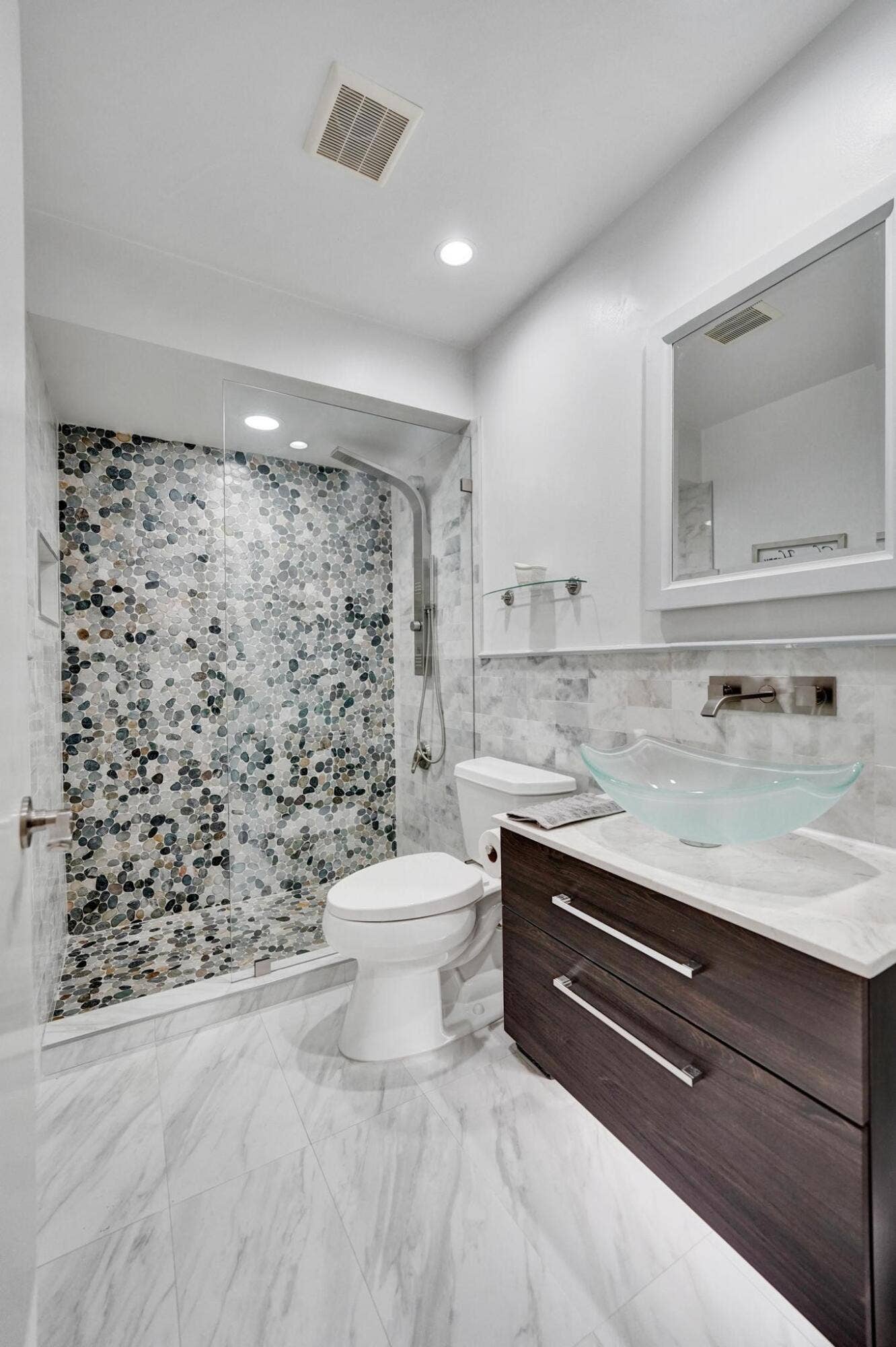 9355 NW 18TH Drive, Plantation, FL 33322 Guest bathroom