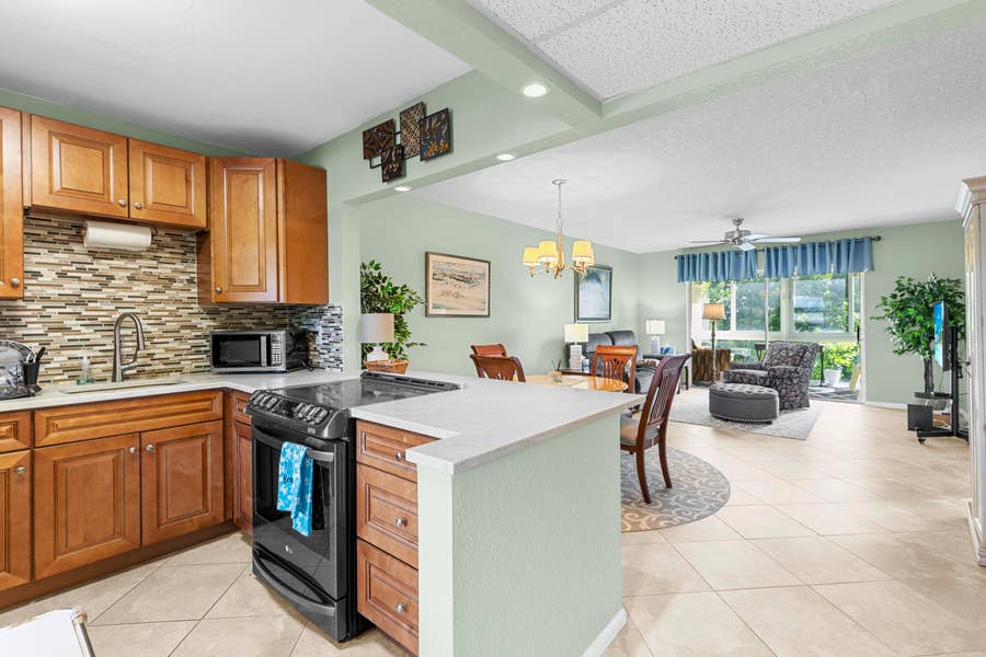 Property photo for 7797 GOLF CIR Drive, #303, Margate, FL