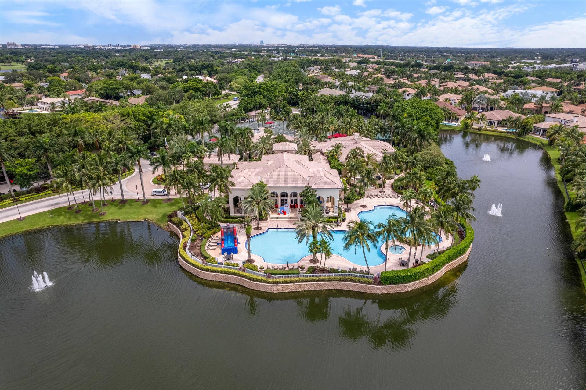 10241 KEY PLUM Street, Plantation, FL 33324 WONDERFUL CHILDREN'S COVERED OUTDOOR PLAY CENTER