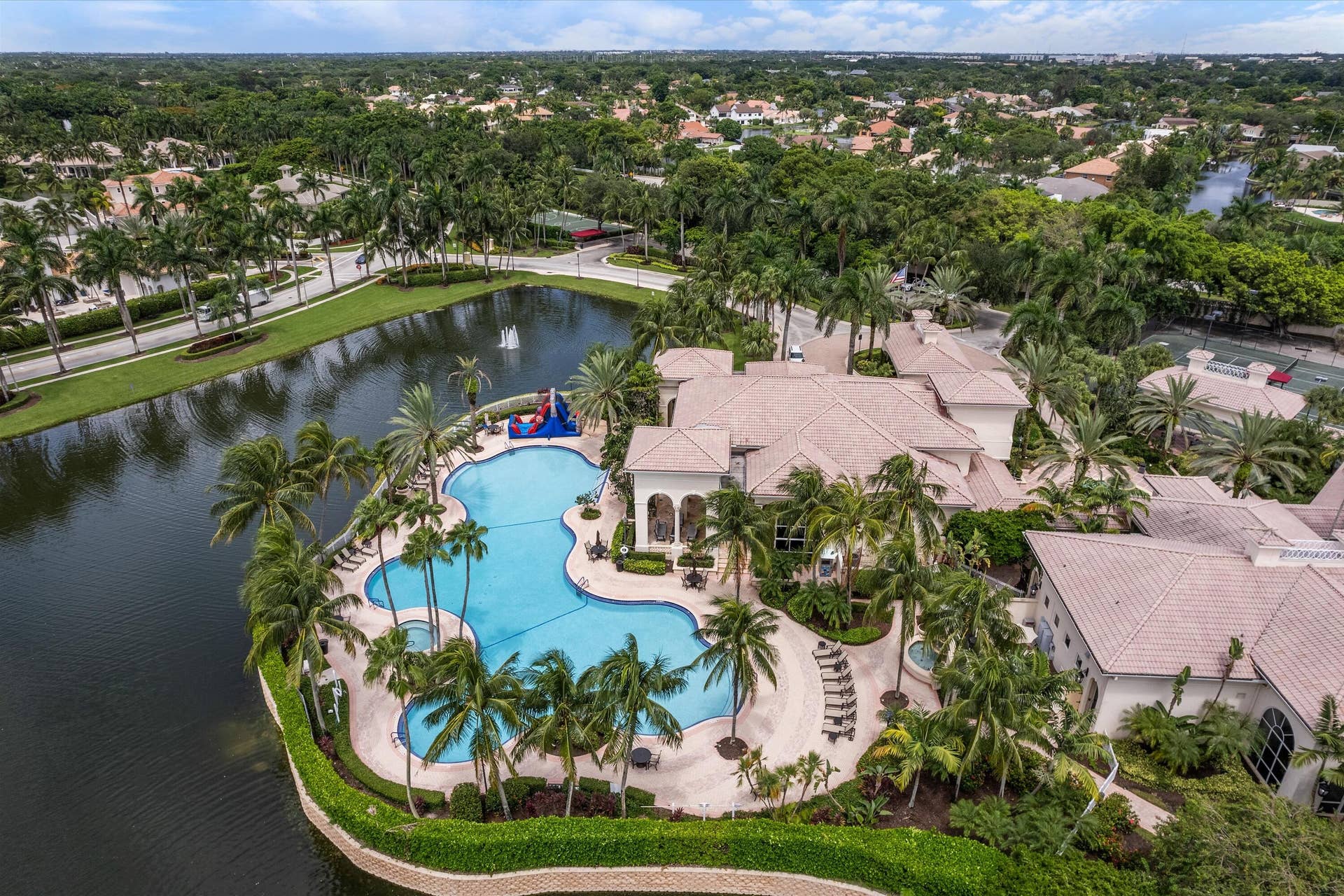 10241 KEY PLUM Street, Plantation, FL 33324 THE HAWKS LANDING CLUB HOUSE IDEAL FOR ENTERTAINING, PRIVATE PARTIES AND HEATED LAGOON STYLE RESORT POOL AND JACUZZI!