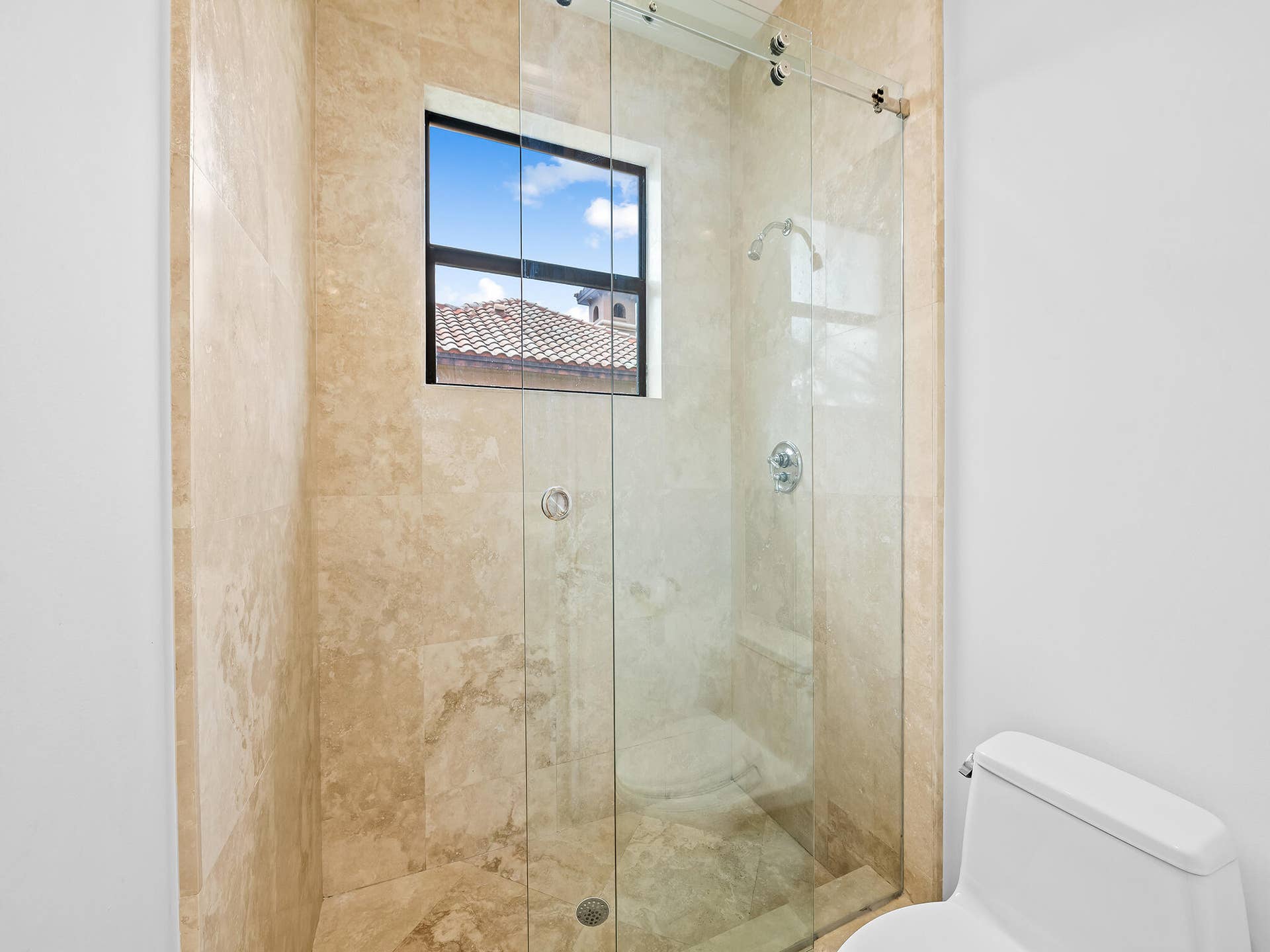 10241 KEY PLUM Street, Plantation, FL 33324 Large shared Marble Bath 4 with Shower for Bedrooms 4 and 5