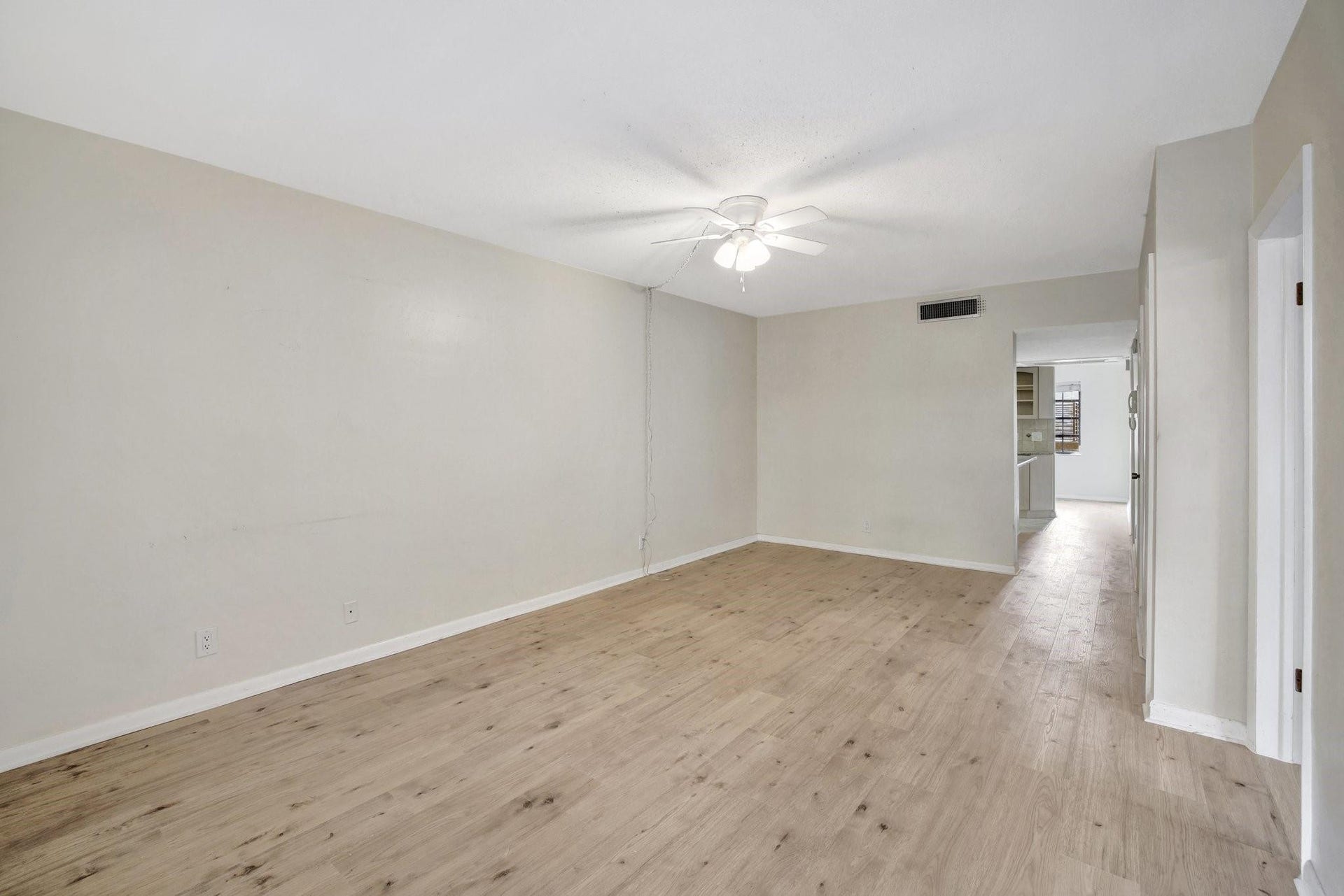 917 NE 16th Avenue, #7, Fort Lauderdale, FL 33304 Living/Dining Area