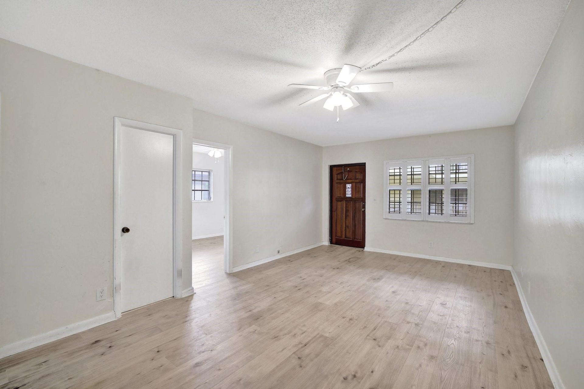917 NE 16th Avenue, #7, Fort Lauderdale, FL 33304 LIving Room