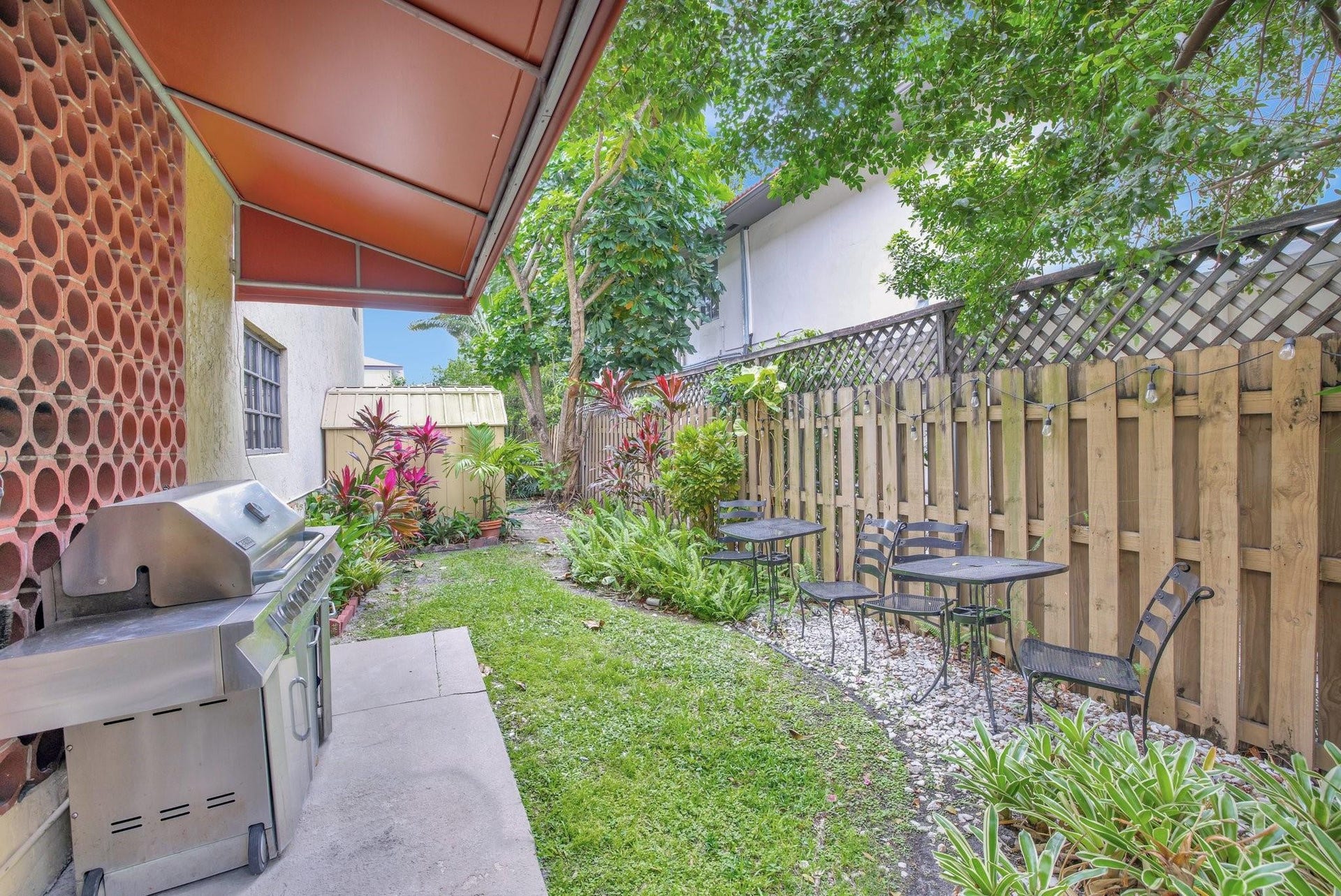 917 NE 16th Avenue, #7, Fort Lauderdale, FL 33304 Community BBQ Area