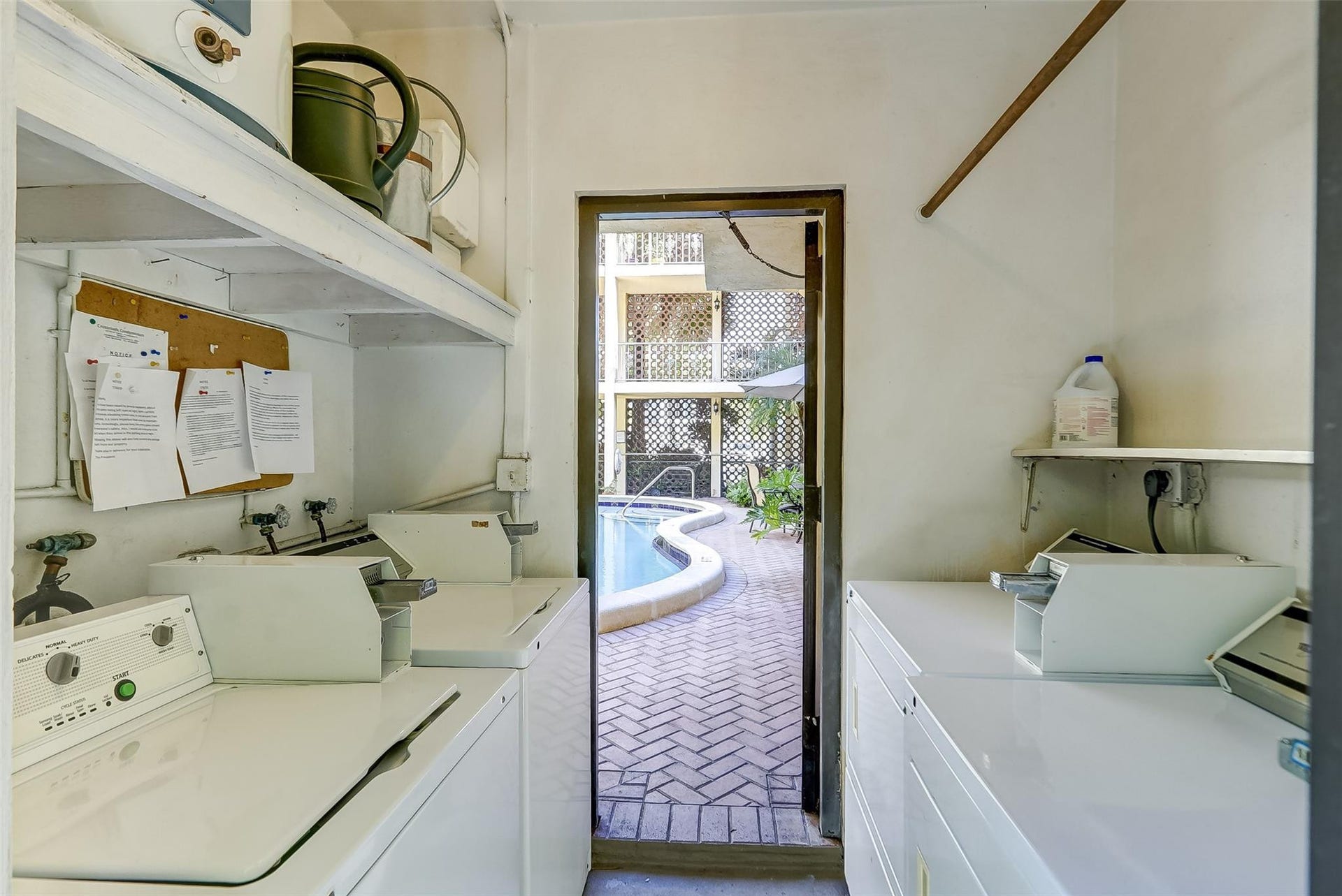917 NE 16th Avenue, #7, Fort Lauderdale, FL 33304 Community Laundry
