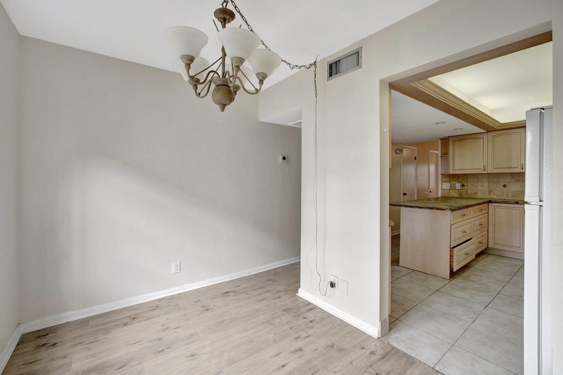 917 NE 16th Avenue, #7, Fort Lauderdale, FL 33304 Formal Dining Area or space can be utilized as an Office/Den Area