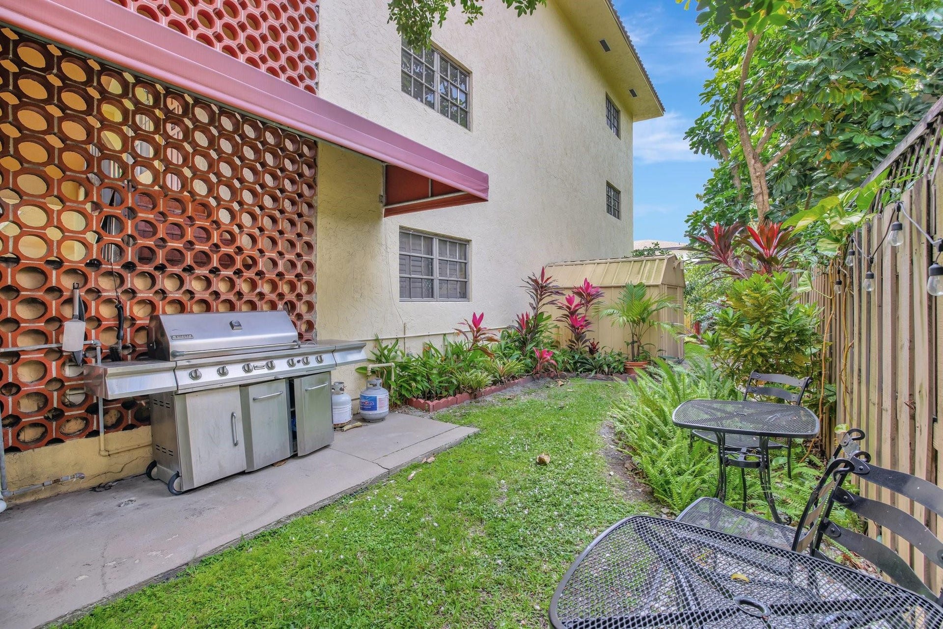 917 NE 16th Avenue, #7, Fort Lauderdale, FL 33304 Community BBQ Area