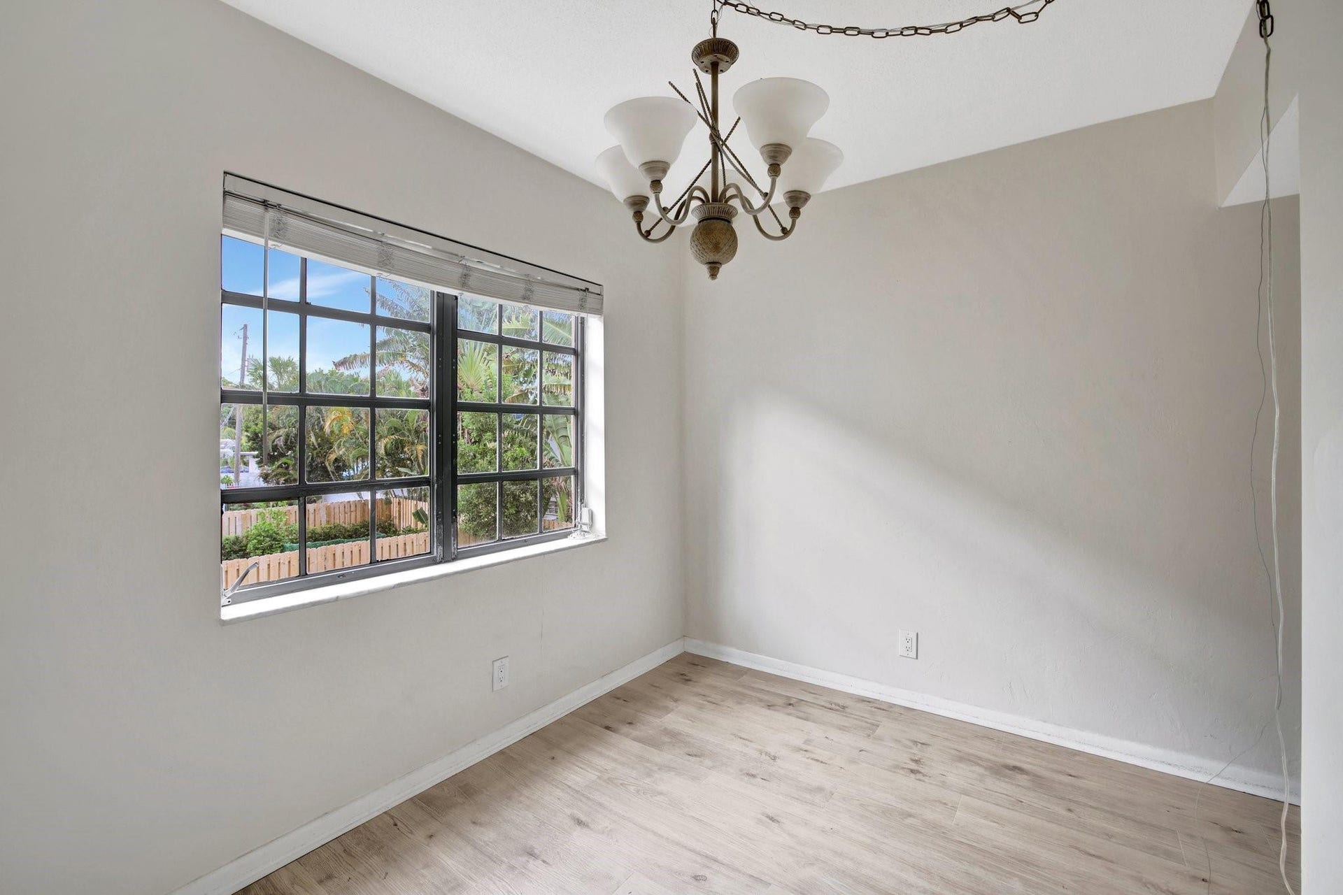 917 NE 16th Avenue, #7, Fort Lauderdale, FL 33304 Formal Dining Area or space can be utilized as an Office/Den Area