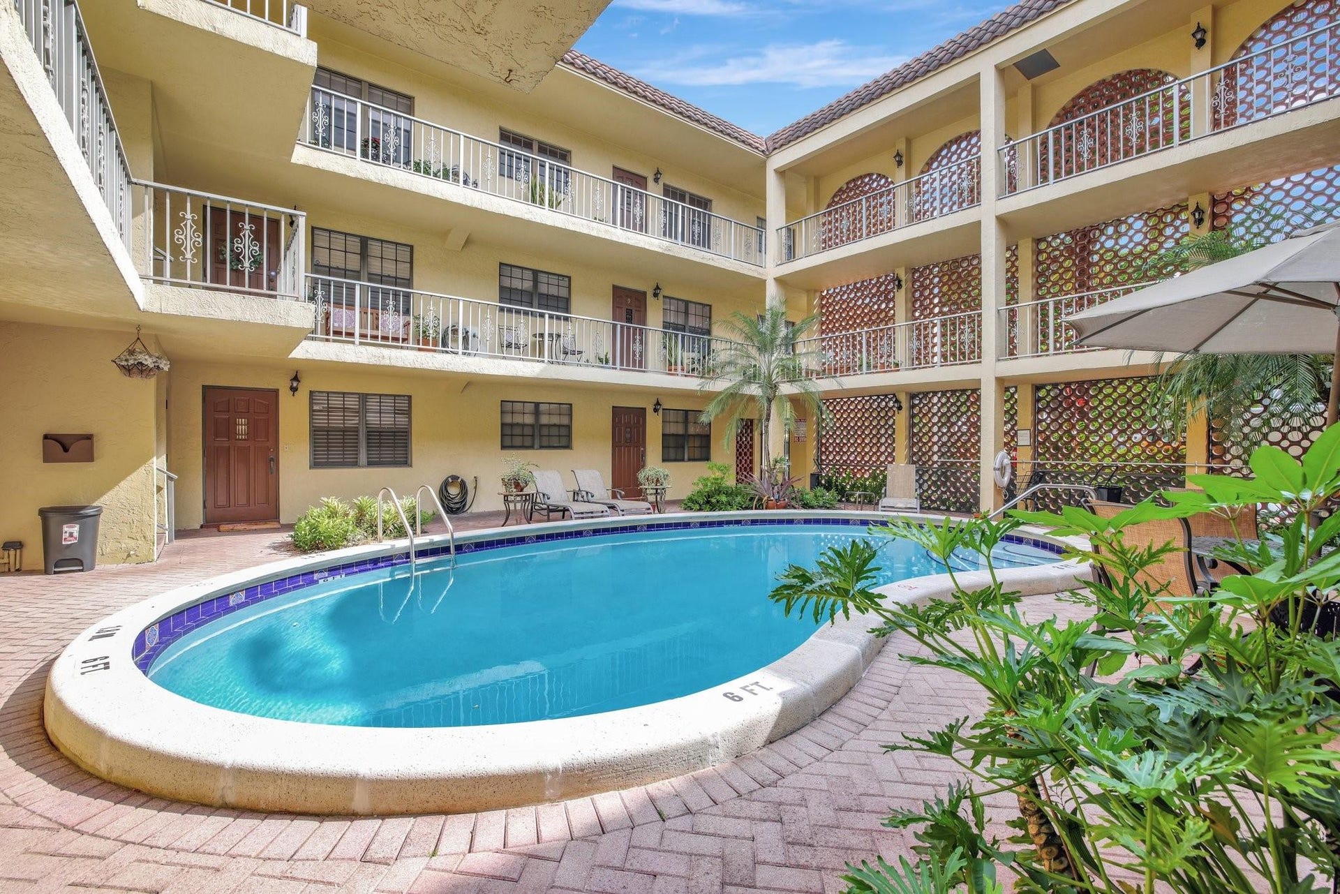 917 NE 16th Avenue, #7, Fort Lauderdale, FL 33304 Community Pool
