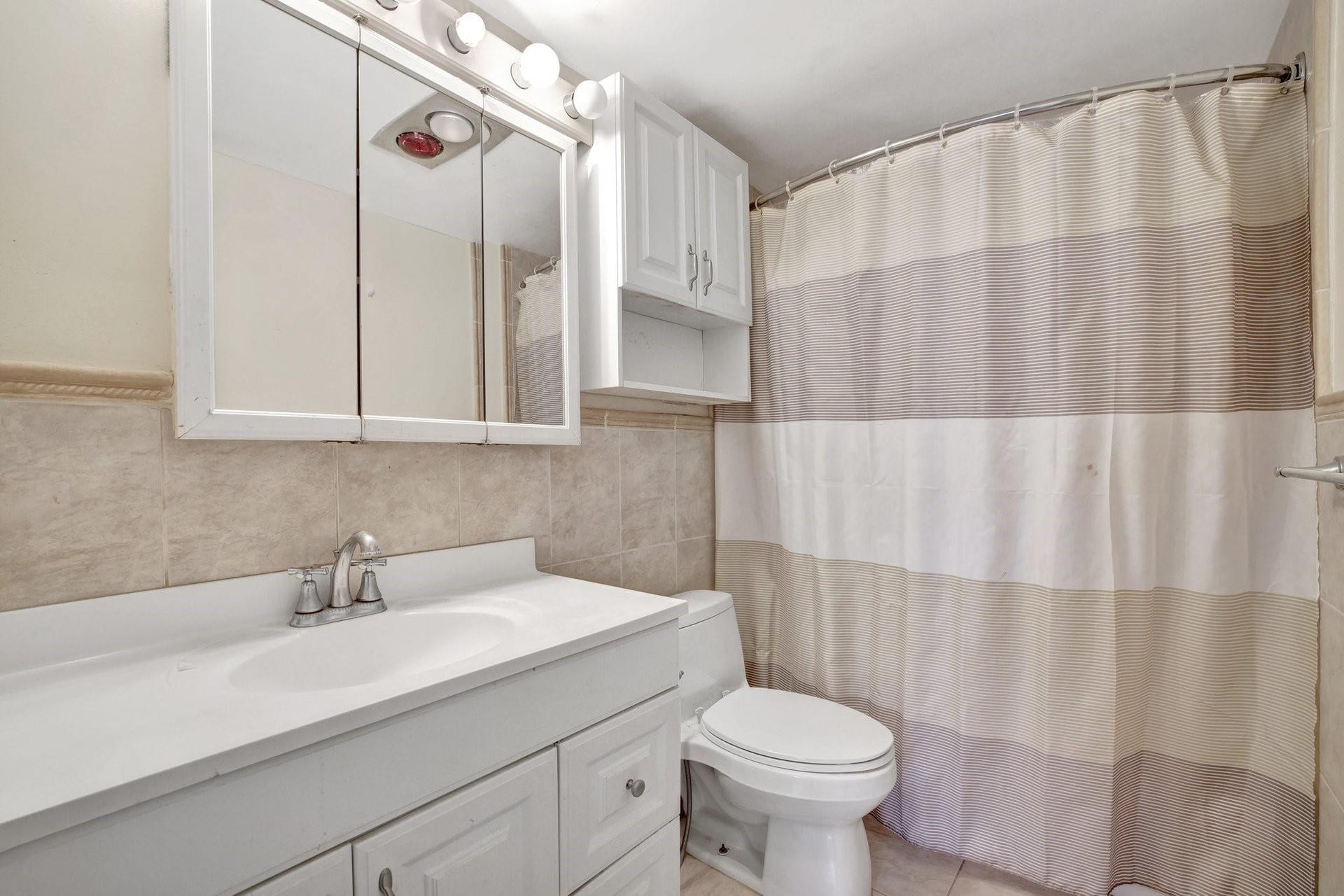 917 NE 16th Avenue, #7, Fort Lauderdale, FL 33304 Primary Bathroom