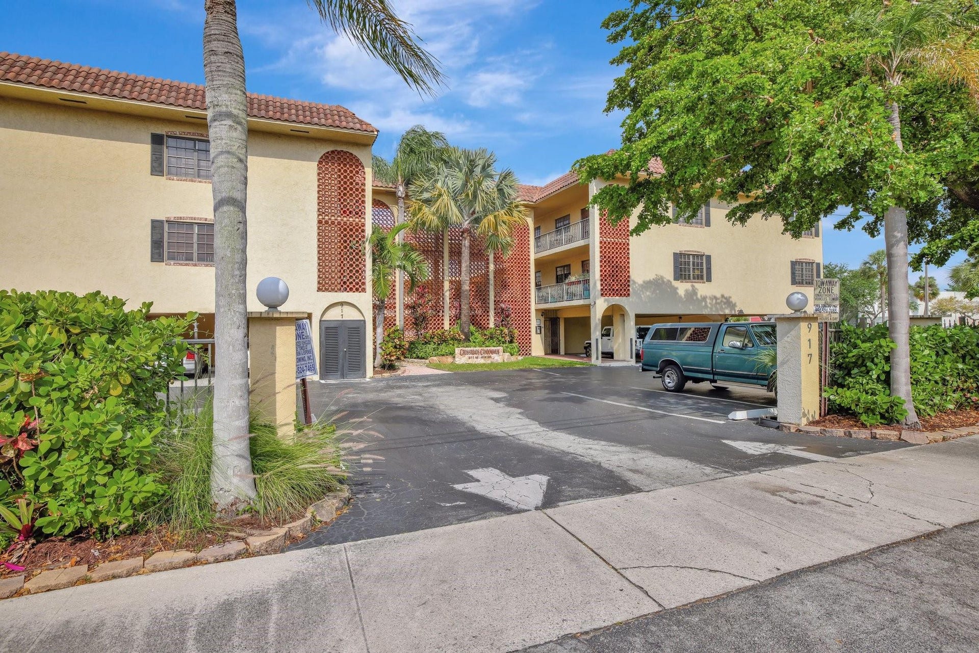 917 NE 16th Avenue, #7, Fort Lauderdale, FL 33304 Crossroads Condominium Community