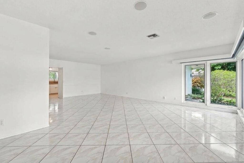 1431 S Ocean Boulevard, #Unit 28, Pompano Beach, FL 33062 4 Living Room