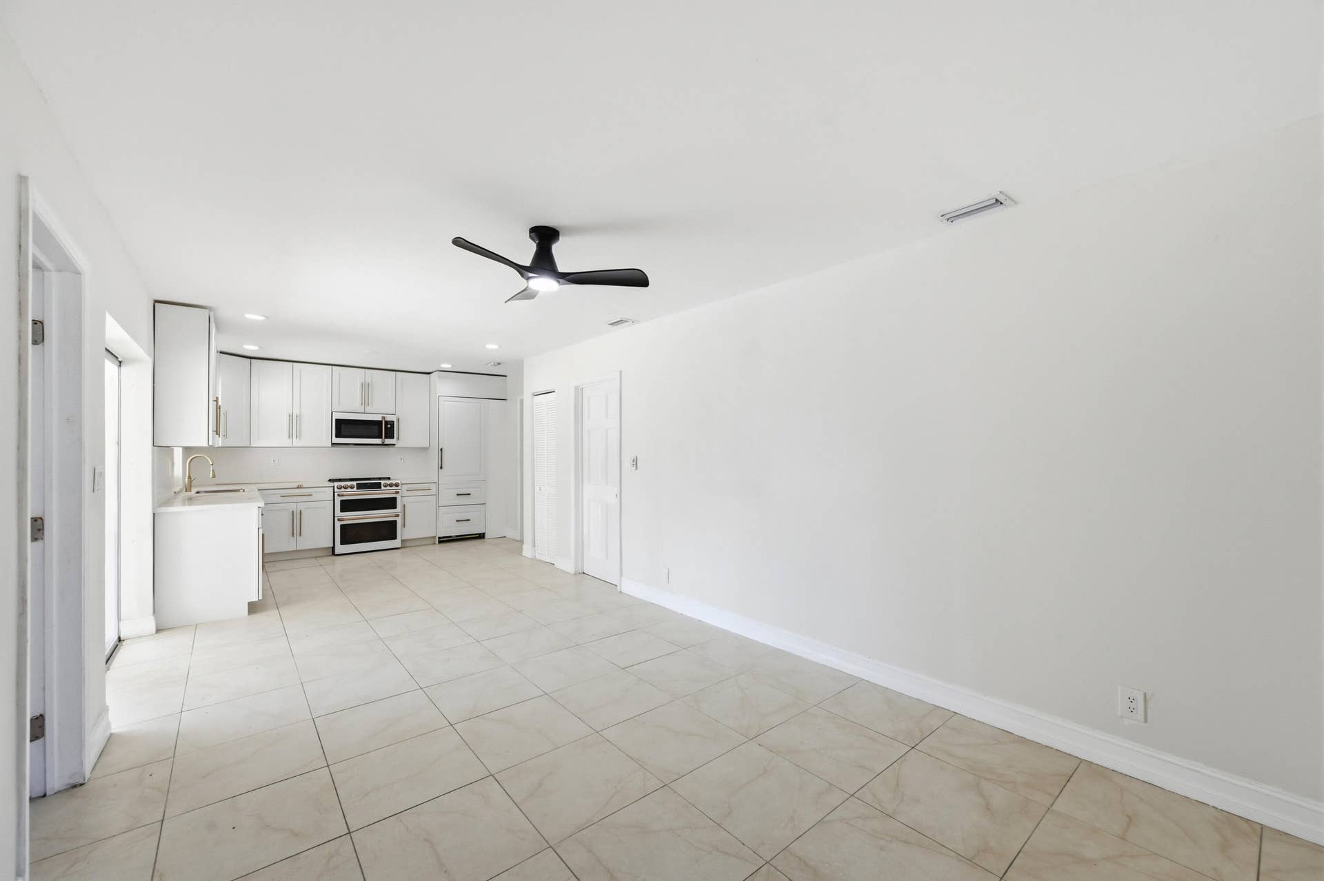 20_family room