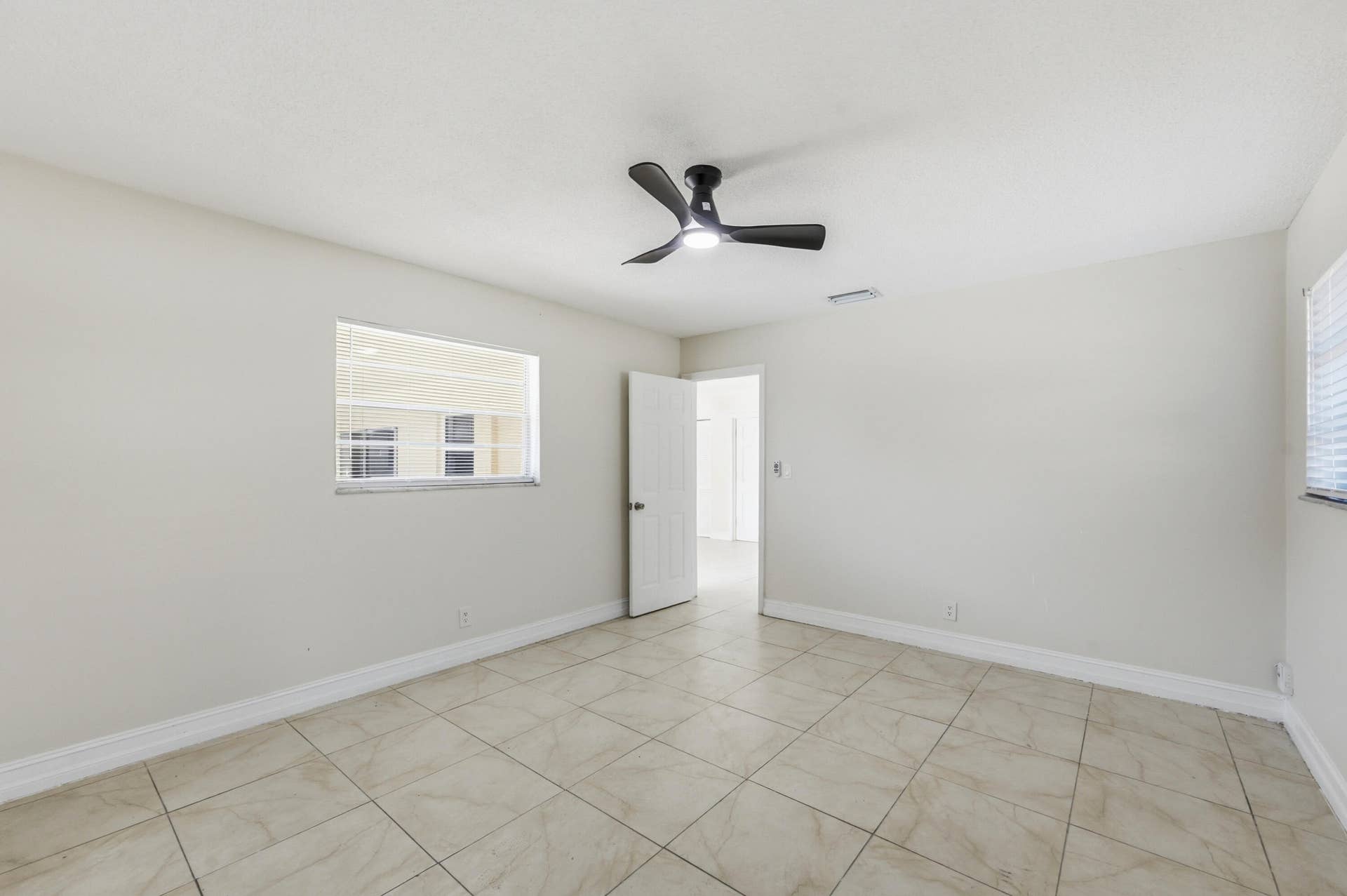 31_primary bedroom