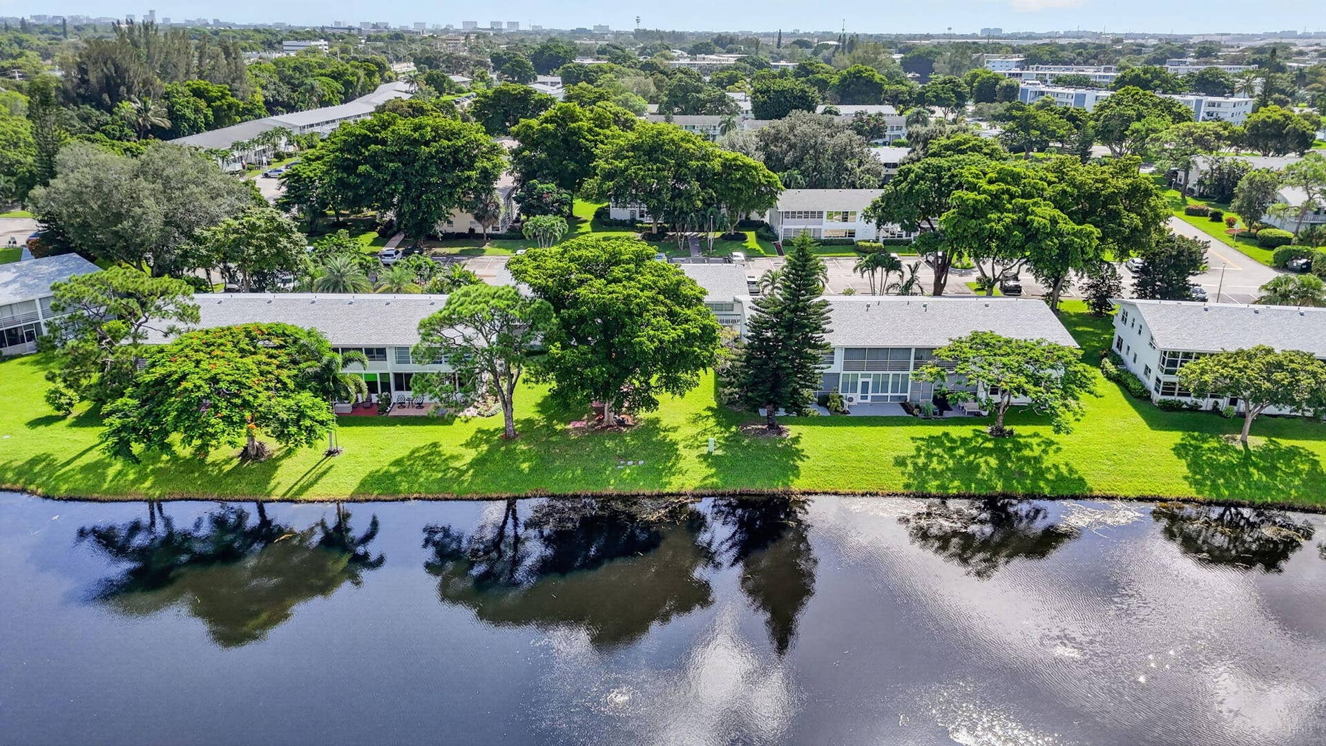539 Durham S, Deerfield Beach, FL 33442 38-web-or-mls-DJI_20260916223704_0764_D_