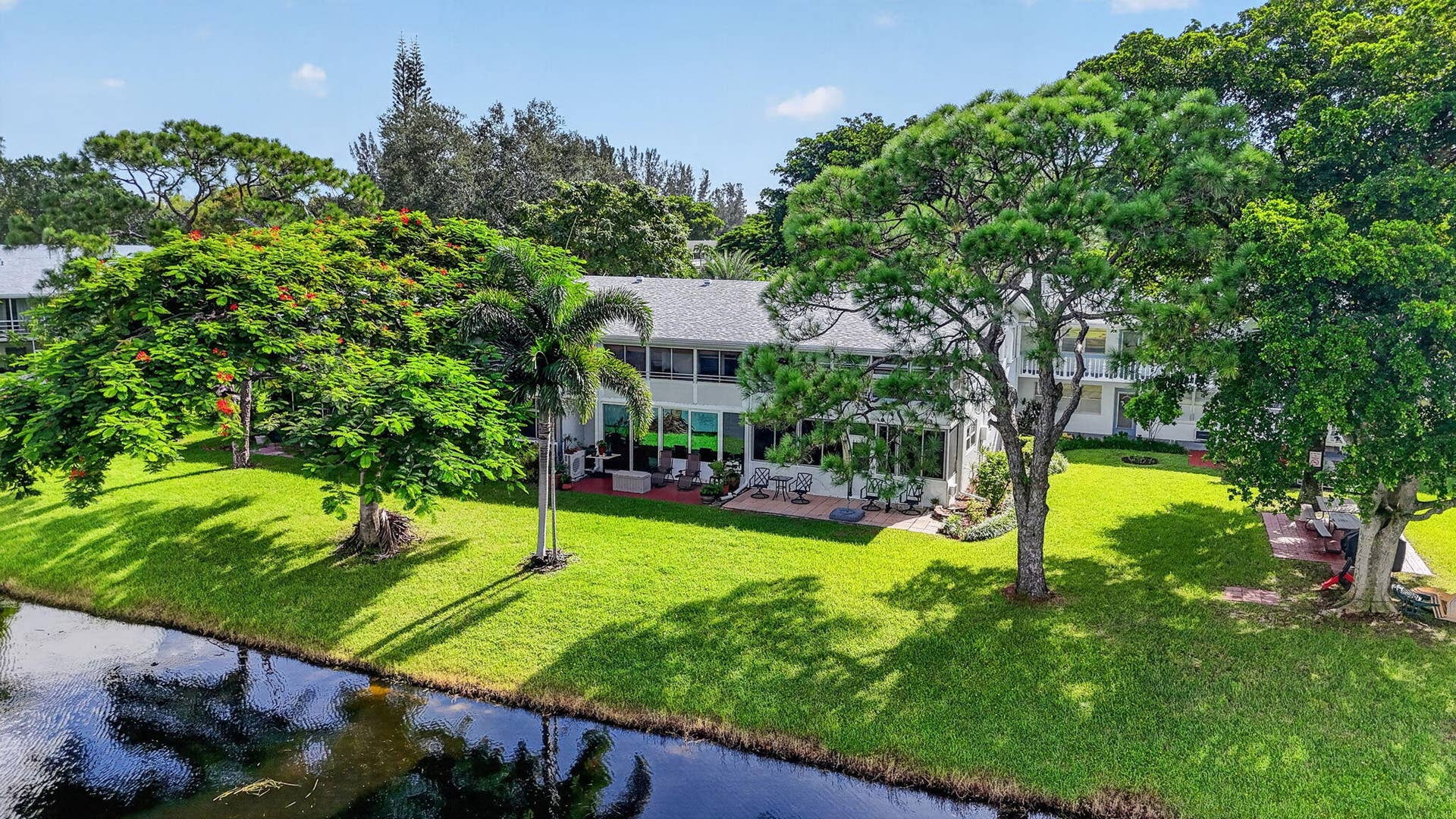 539 Durham S, Deerfield Beach, FL 33442 40-web-or-mls-DJI_20260916223718_0773_D_