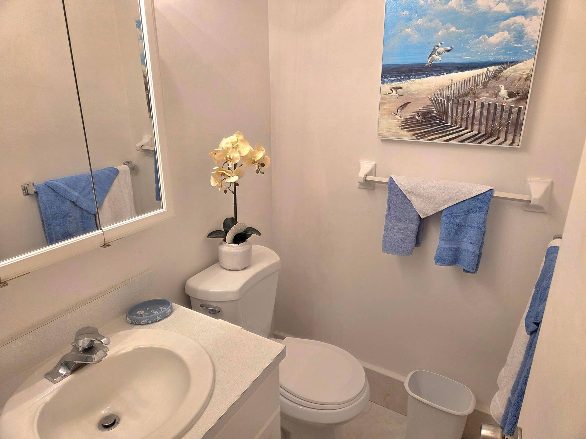 2100 NE 38TH Street, #110, Lighthouse Point, FL 33064 Guest Half Bath