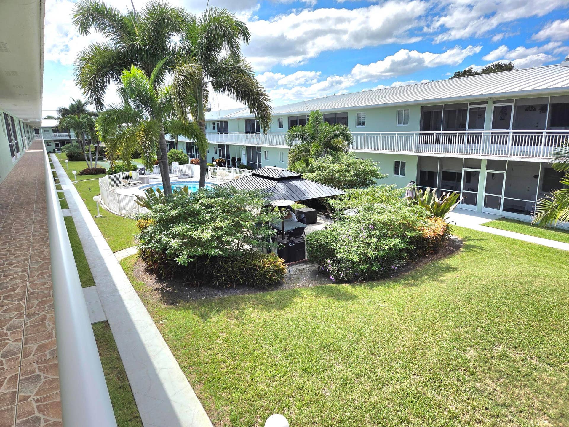 2100 NE 38TH Street, #110, Lighthouse Point, FL 33064 Central Courtyard