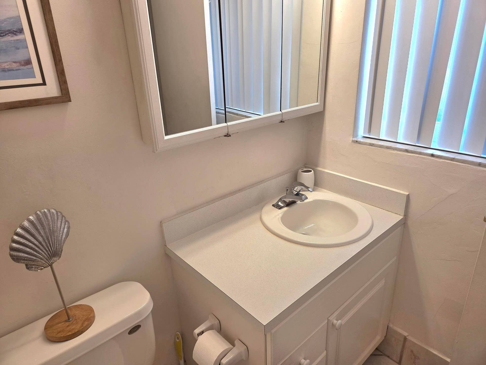 2100 NE 38TH Street, #110, Lighthouse Point, FL 33064 Bright Primary Bath