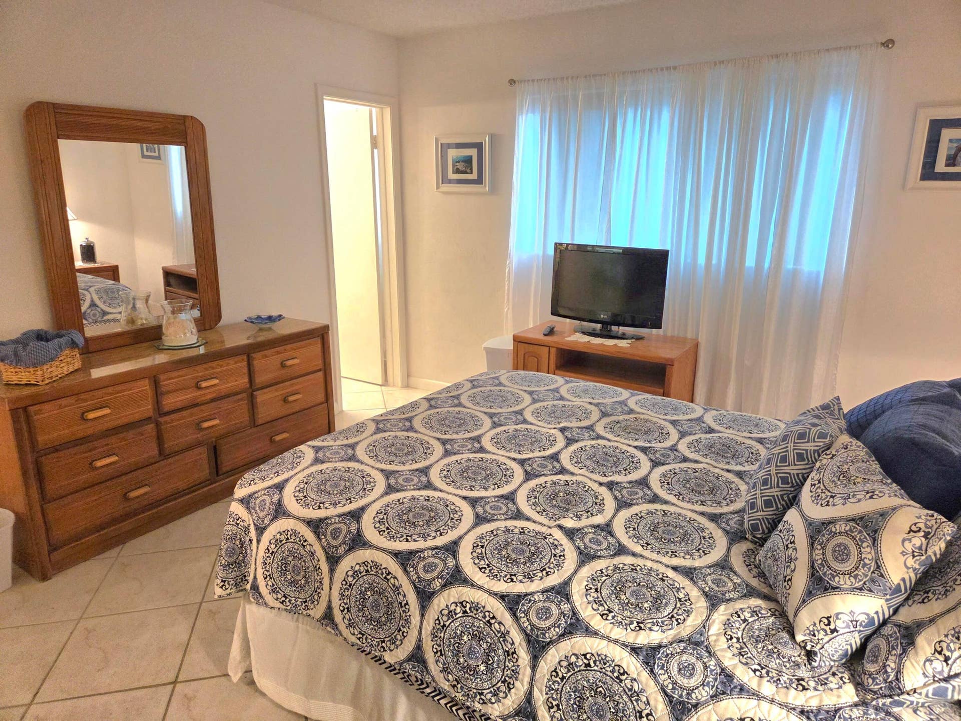 2100 NE 38TH Street, #110, Lighthouse Point, FL 33064 Lots of Dresser Drawers