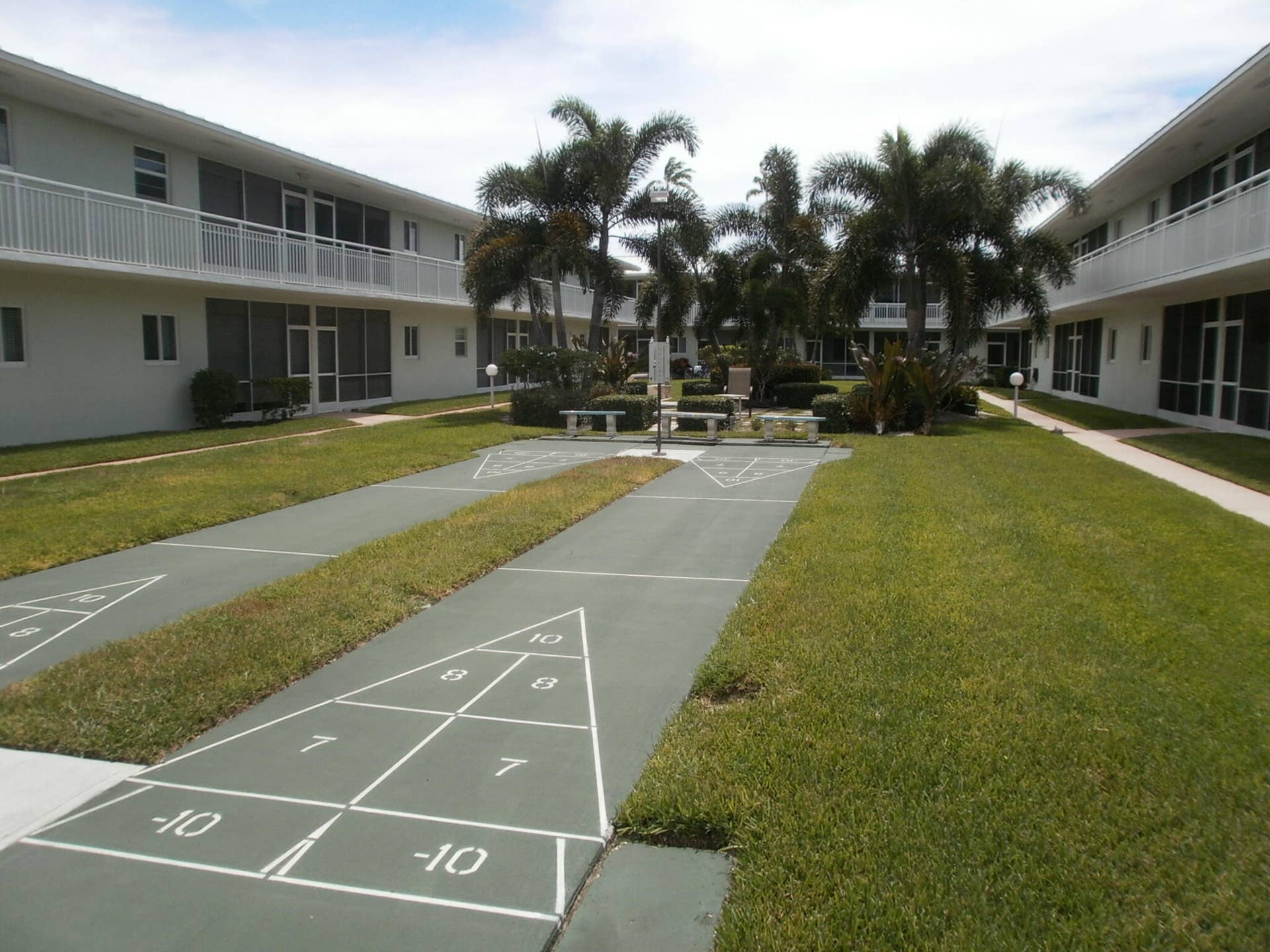 2100 NE 38TH Street, #110, Lighthouse Point, FL 33064 Community Laundry