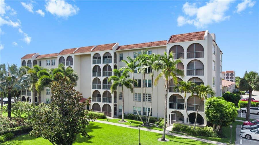 Property photo for 250 NE 20TH Street, Boca Raton, FL