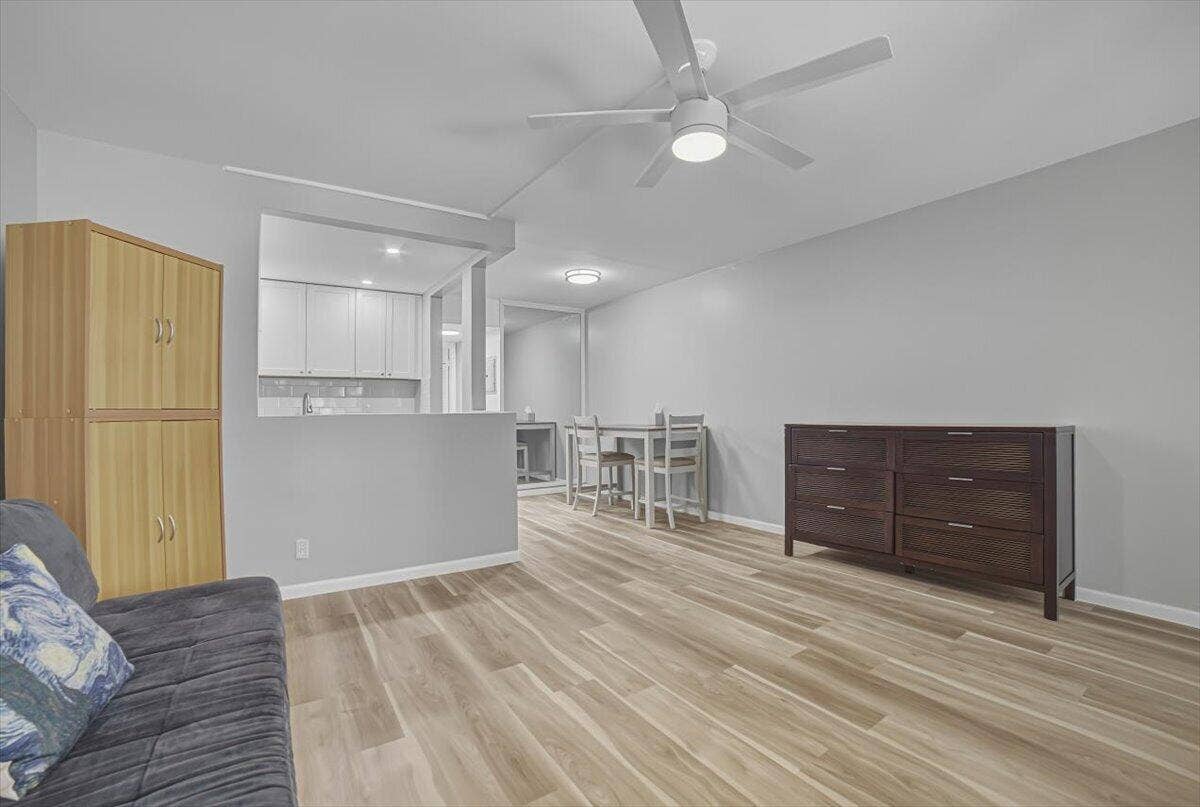 07-Livingroom-B