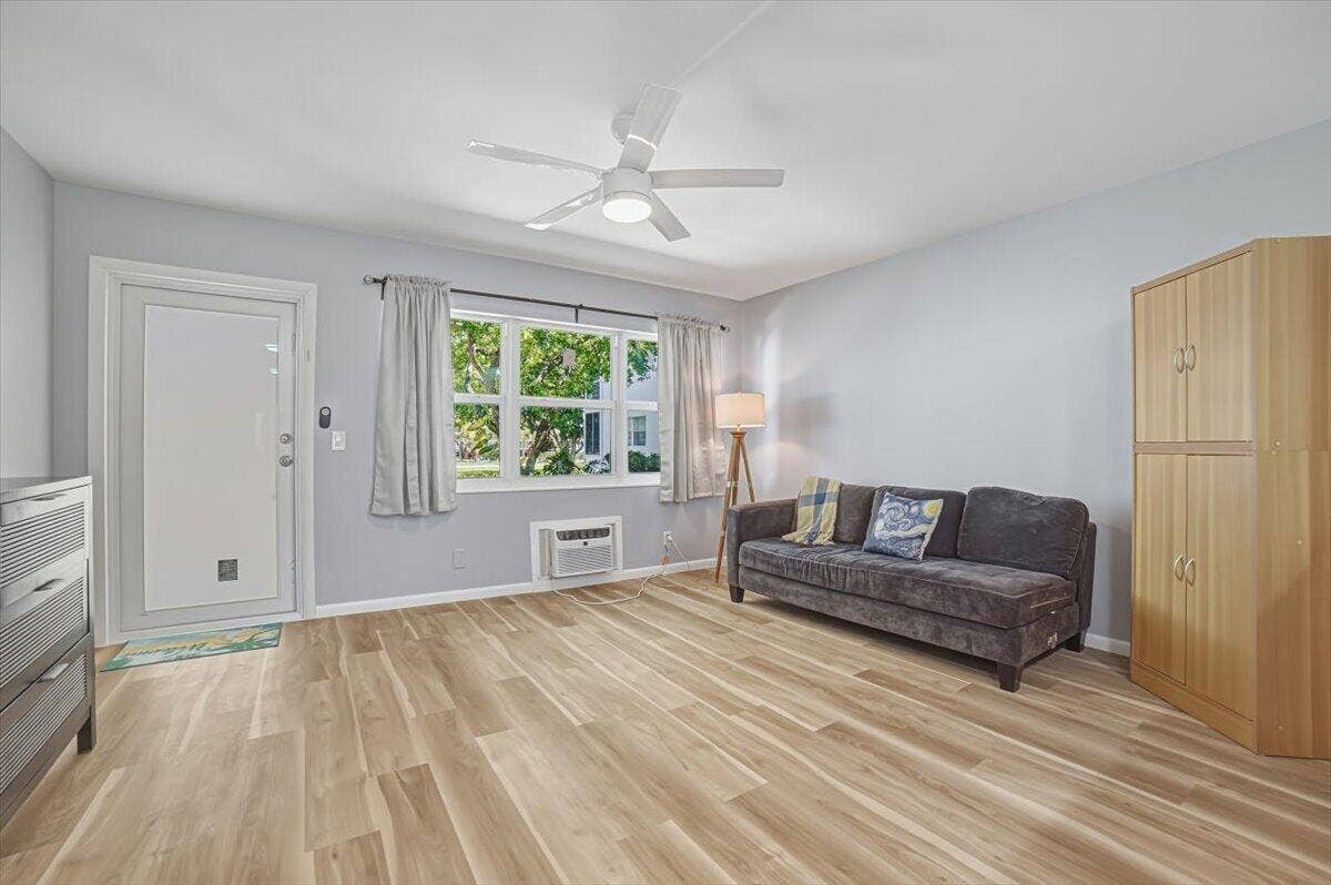 08-Livingroom-C