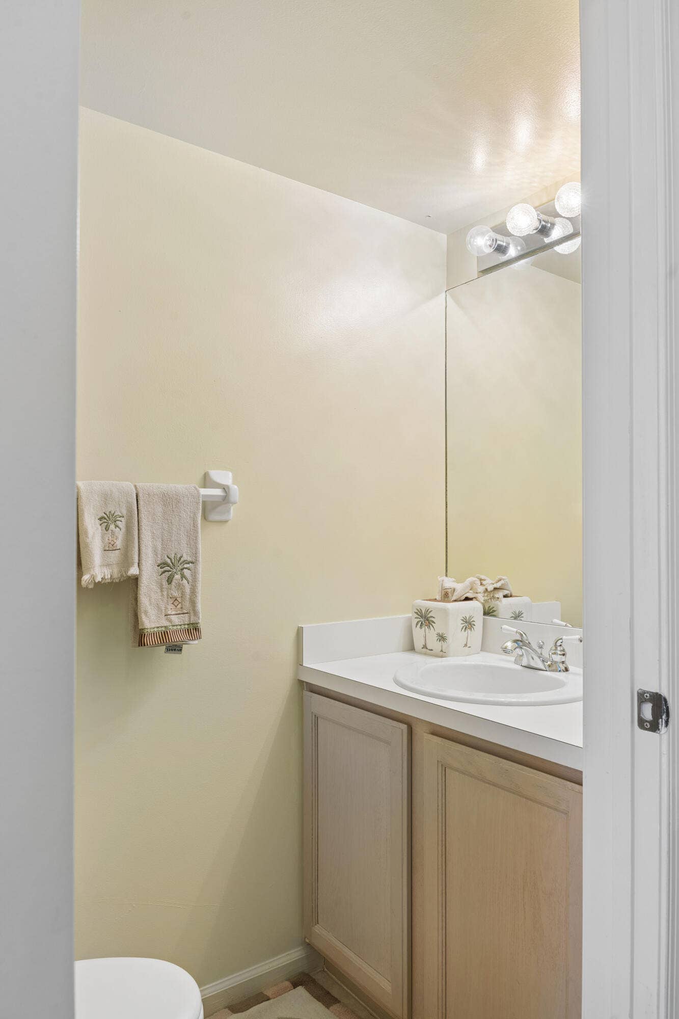 2235 SOUNDINGS Court, Greenacres, FL 33413 First Floor - guest bathroom