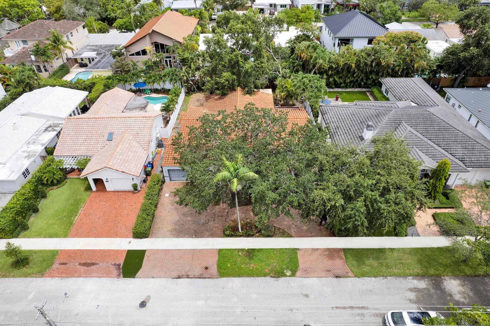 805 SE 10TH Street, Fort Lauderdale, FL 33316 01 copy 2
