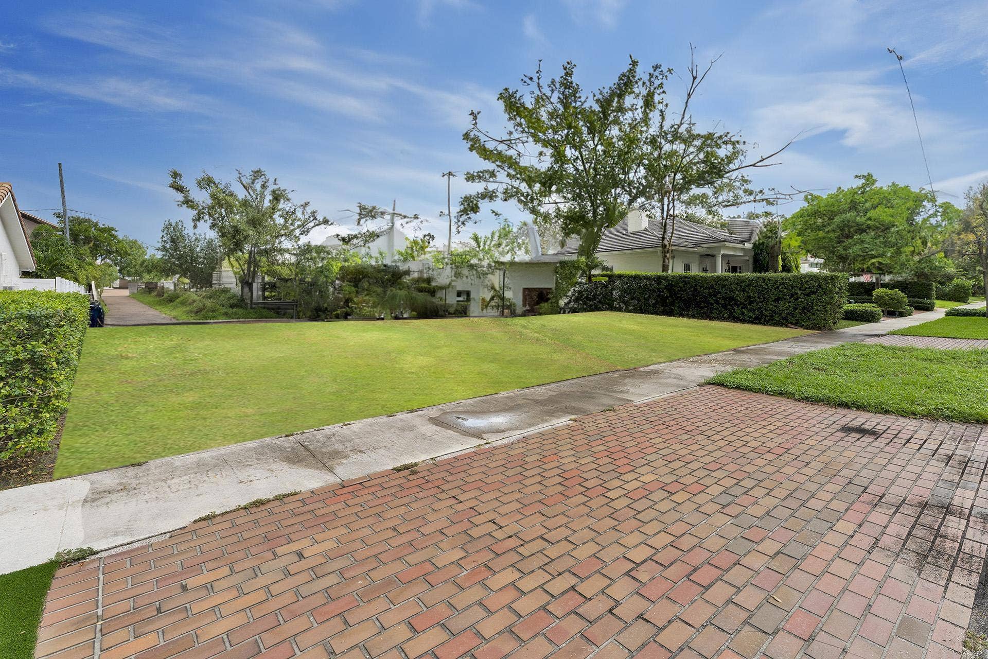 805 SE 10TH Street, Fort Lauderdale, FL 33316 75ft wide- oversized lot 9,375