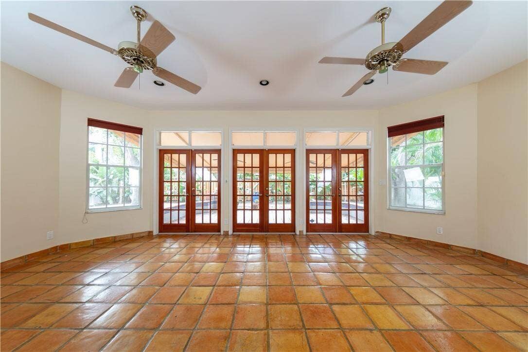 805 SE 10TH Street, Fort Lauderdale, FL 33316 current