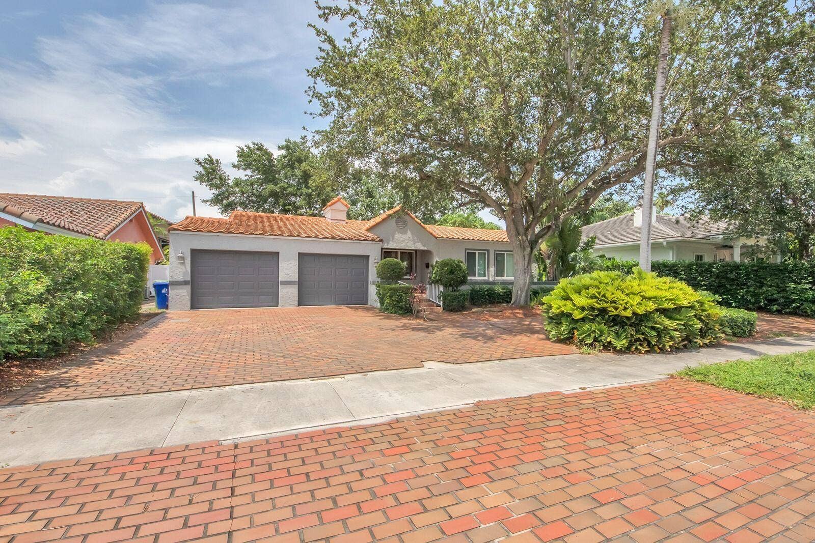 805 SE 10TH Street, Fort Lauderdale, FL 33316 0dfff6ca-afc9-476a-993e-7d6fc0a1f3c9