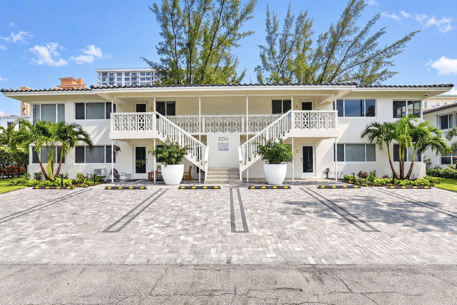3216 COLONY CLUB Road, #2, Pompano Beach, FL 33062 29-web-or-mls-8I8A6485_batchlook