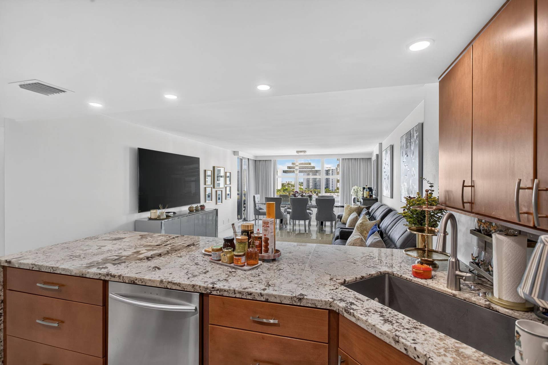 3015 N OCEAN Boulevard, #8B, Fort Lauderdale, FL 33308 5-web-or-mls-3015-1025