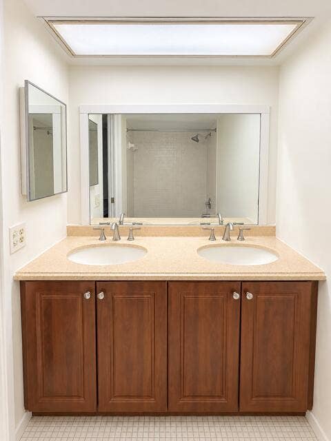 3800 Oaks Clubhouse Drive, #Unit 211, Pompano Beach, FL 33069 3800 Bathroom double sink