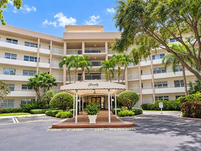 3800 Oaks Clubhouse Drive, #Unit 211, Pompano Beach, FL 33069 3800 Bldg Outside View