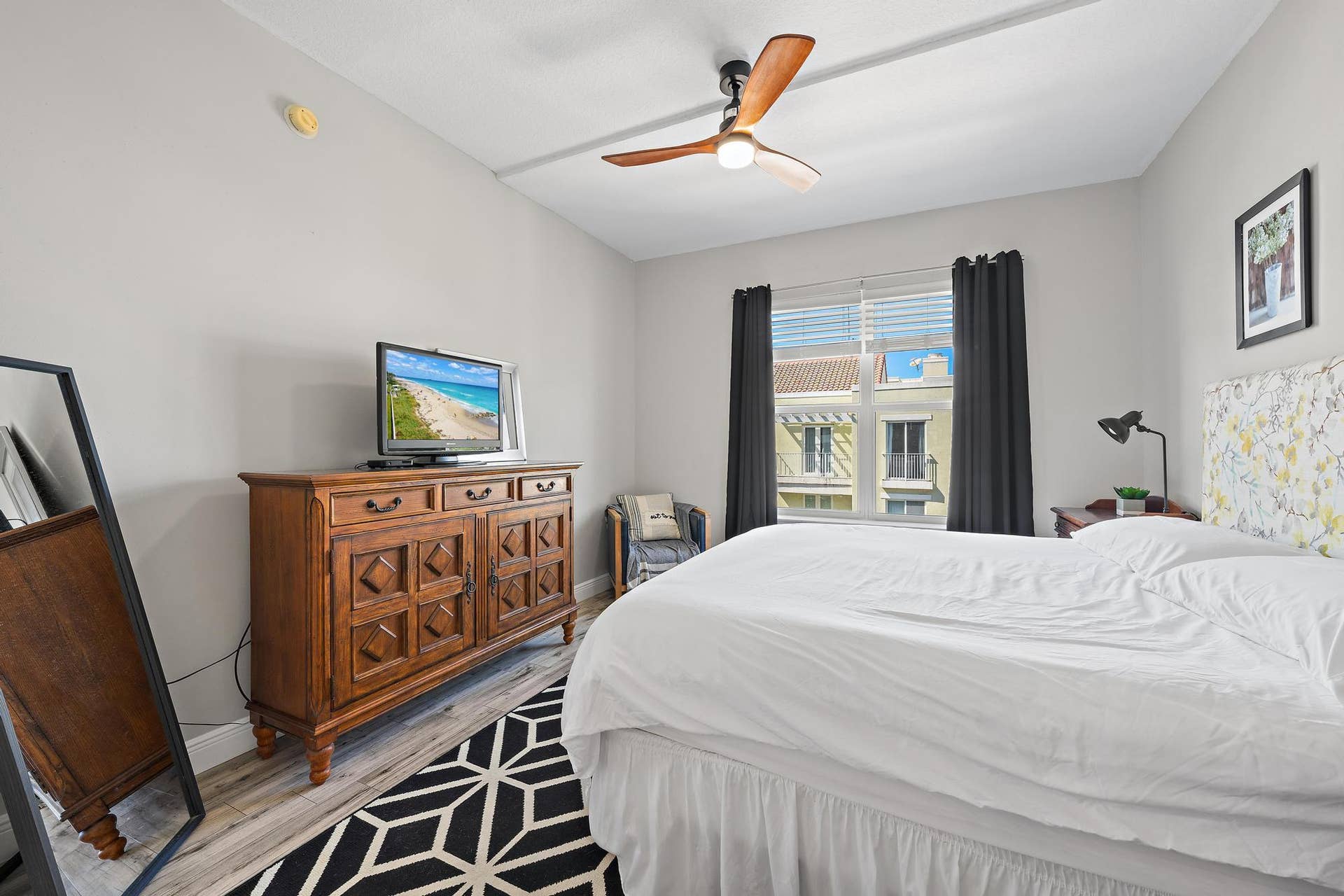 1200 Town Center Drive, #412, Jupiter, FL 33458 king sized bed