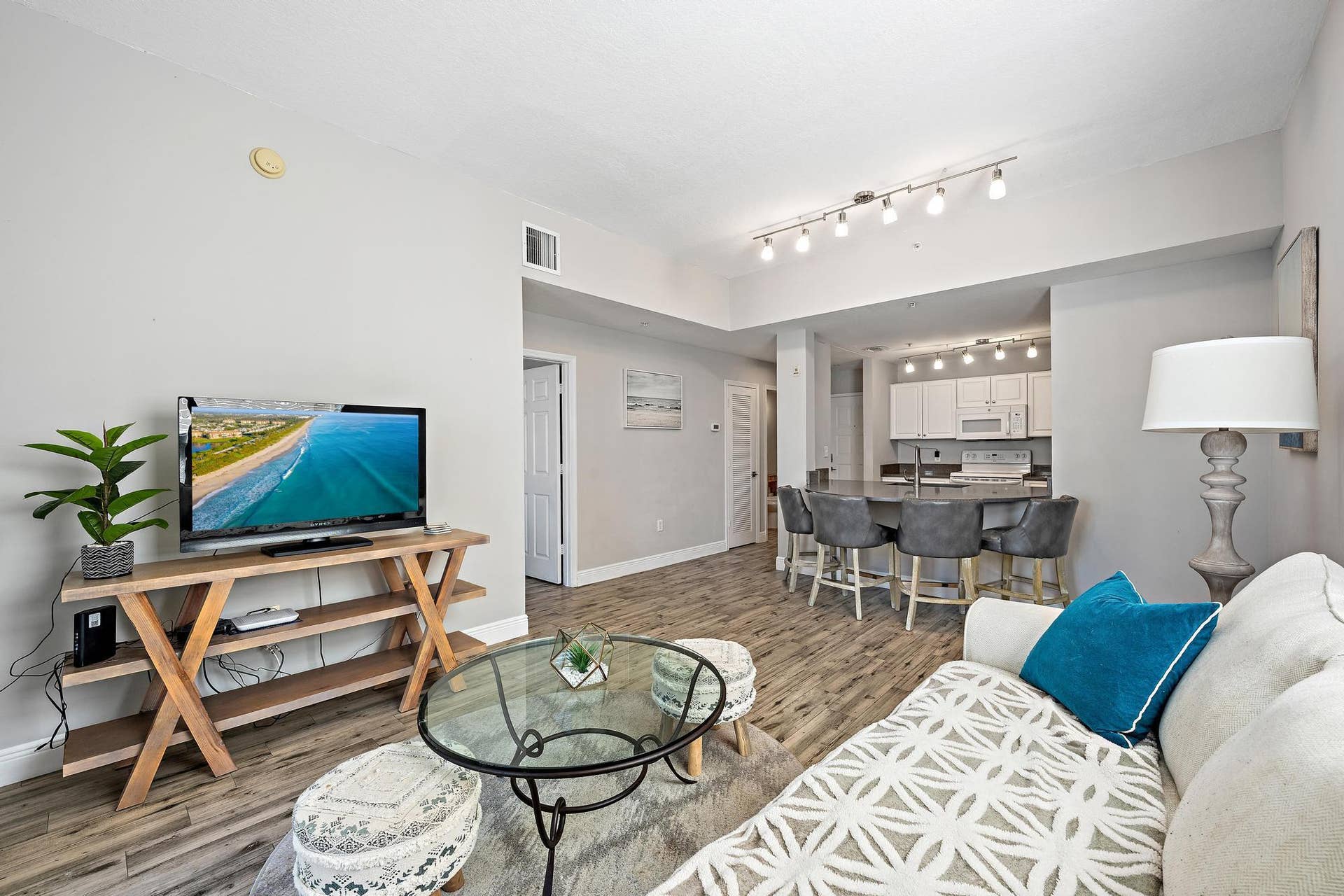 1200 Town Center Drive, #412, Jupiter, FL 33458 Living room