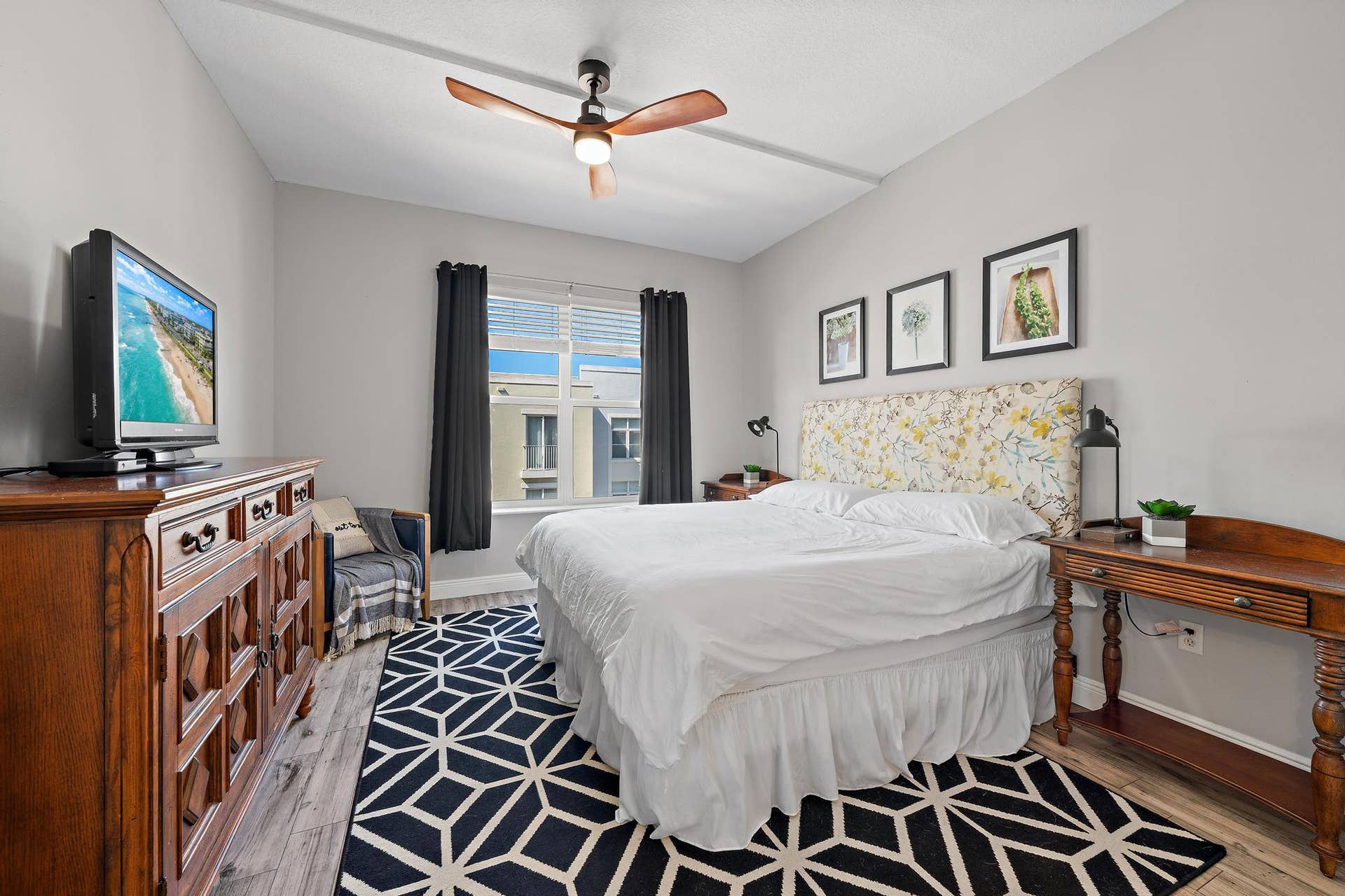 1200 Town Center Drive, #412, Jupiter, FL 33458 king sized bed