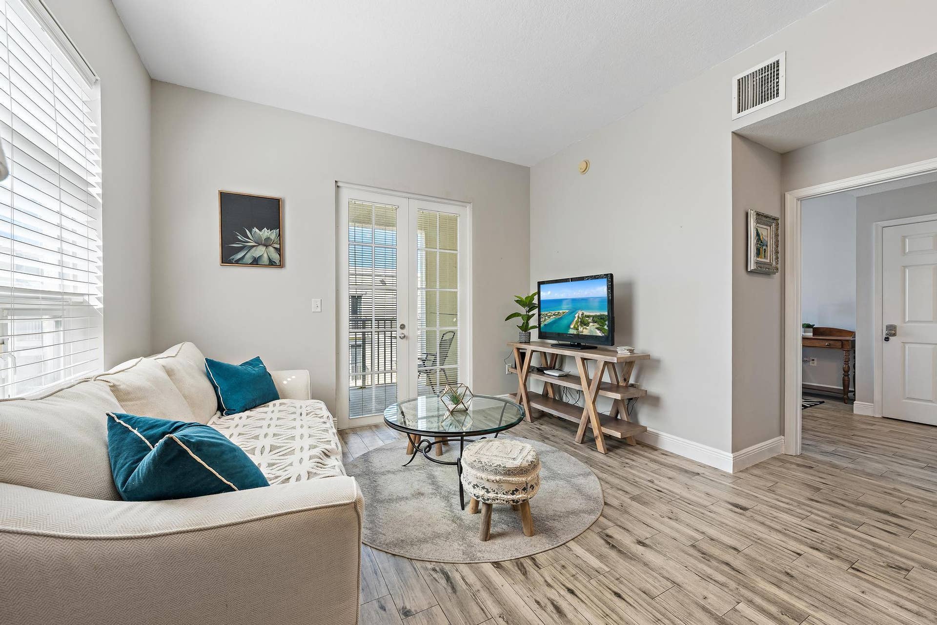 1200 Town Center Drive, #412, Jupiter, FL 33458 Living room