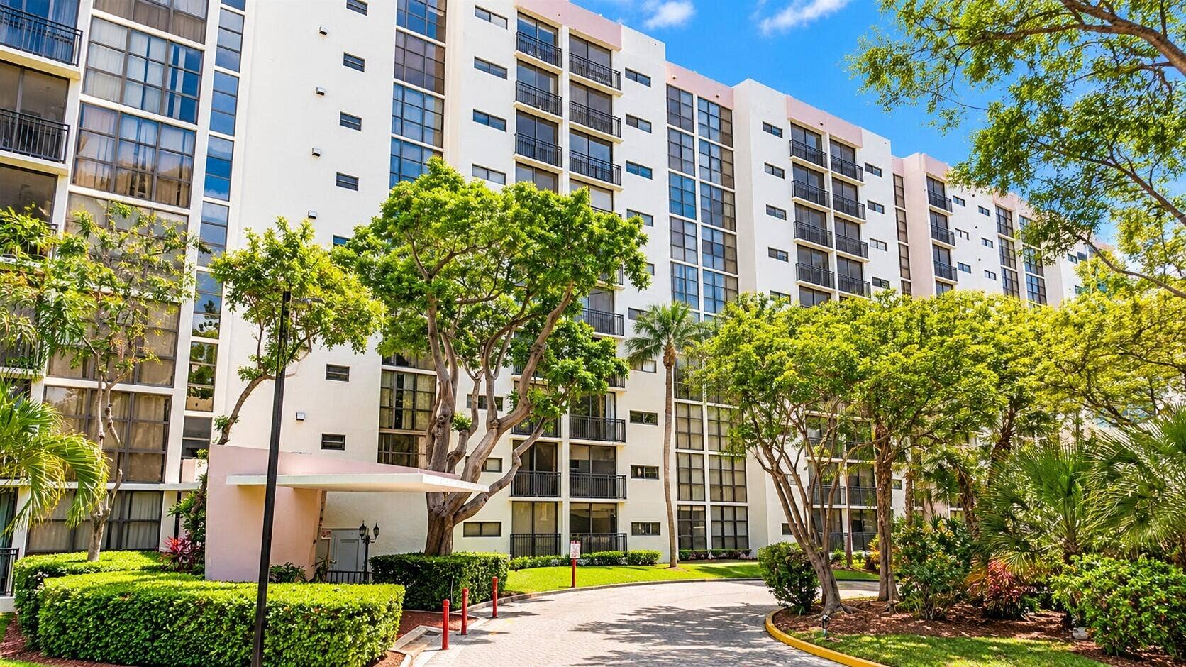 17021 N BAY Road, #816, Sunny Isles Beach, FL 33160 1
