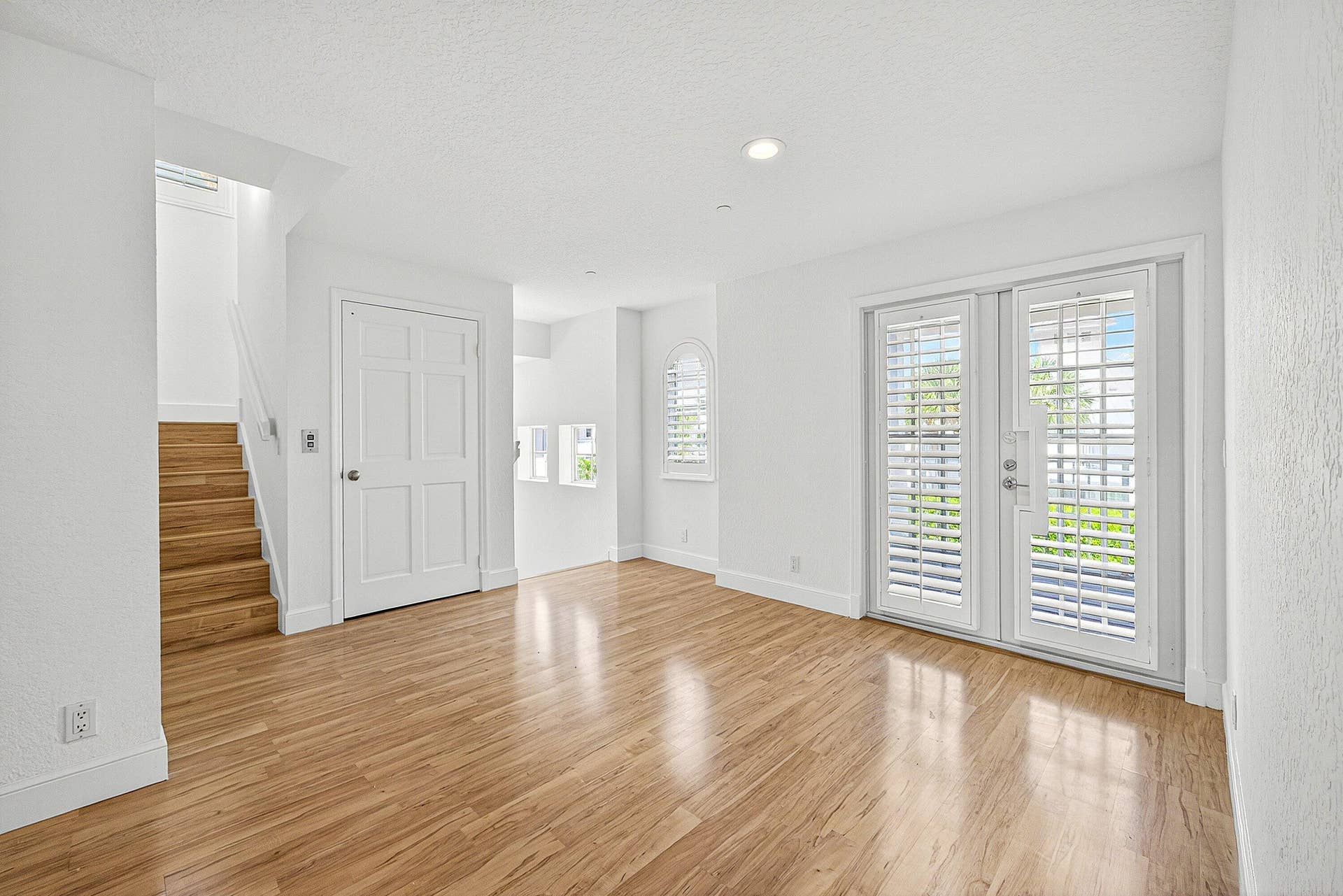 130 JUPITER KEY Road, Jupiter, FL 33477 2nd floor living area