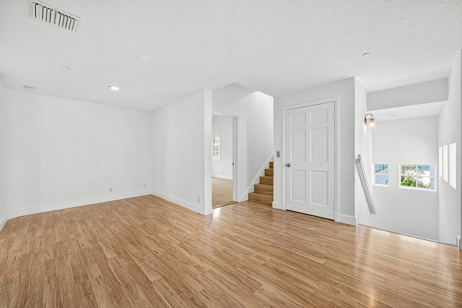130 JUPITER KEY Road, Jupiter, FL 33477 2nd floor living area